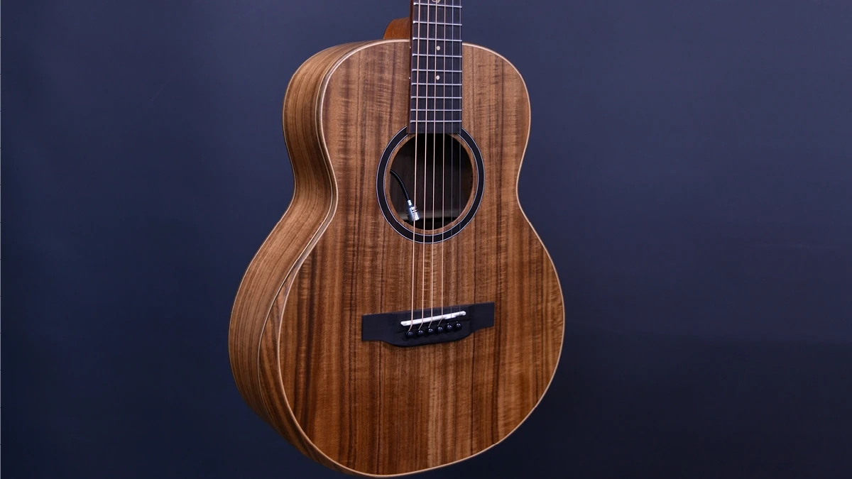 Crafter MINO ALK solid flamed koa top soundhole and rosewood bridge