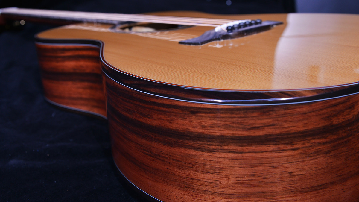 Crafter VL G-28ce Pro VVS cutaway rosewood binding and soundhole electronics
