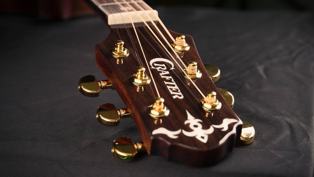 Crafter VL G-28ce Pro VVS headstock with gold 211 tuners