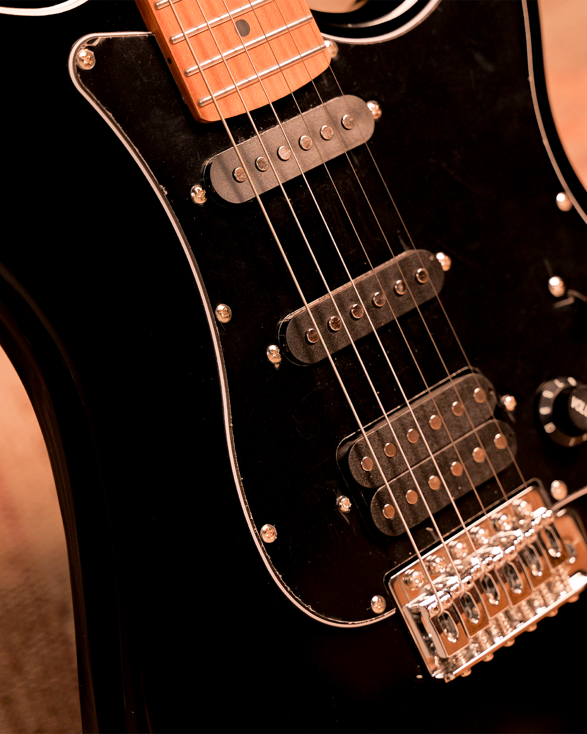 SQOE SEST500 Black Warrior Electric Guitar HSS