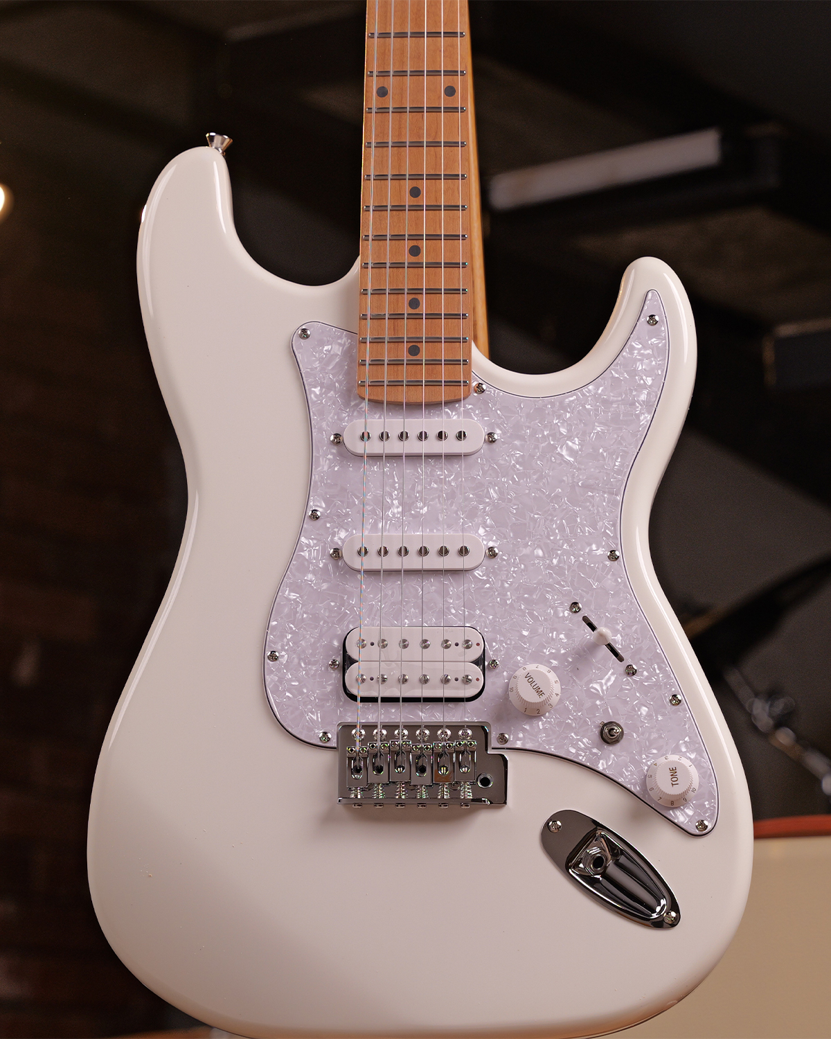 SQOE SEST500 Pearl White Electric Guitar HSS