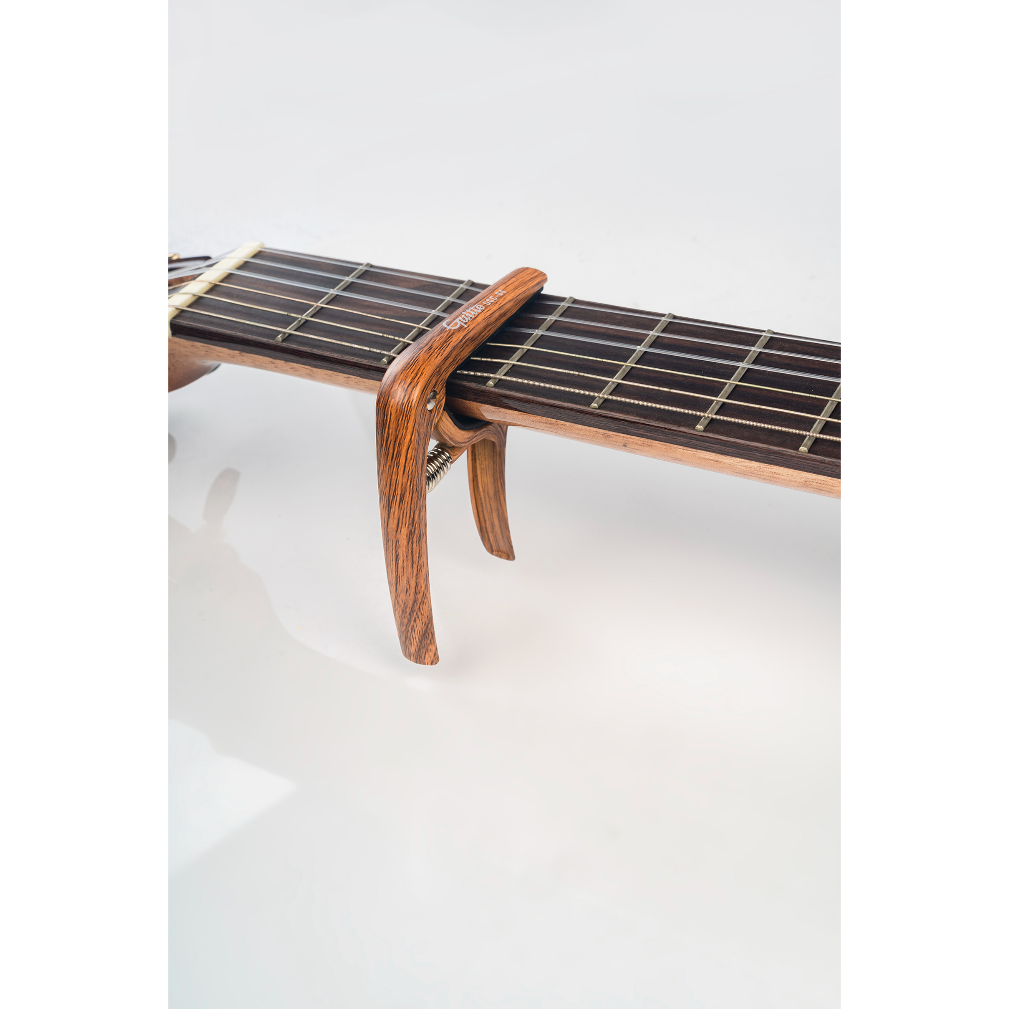 Guitto GGC-04 classical guitar capo - wood finish