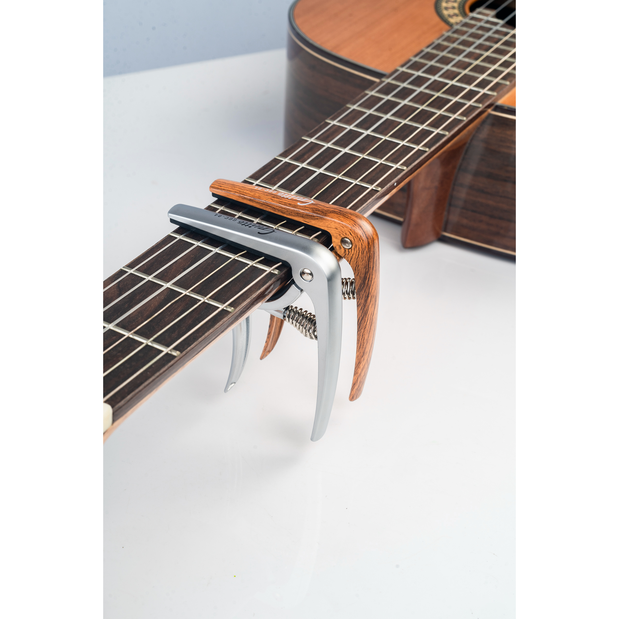 Guitto GGC-04 classical guitar capo - wood finish