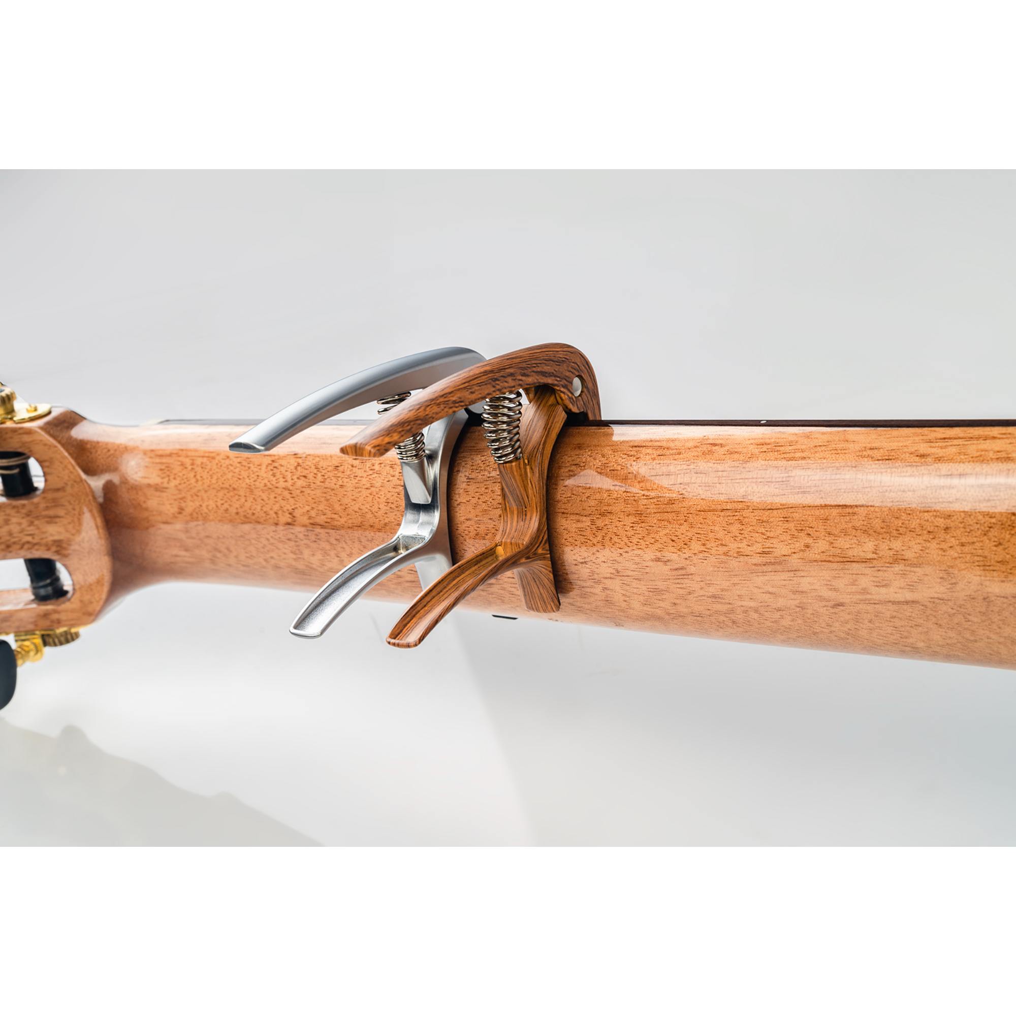 Guitto GGC-04 classical guitar capo - wood finish