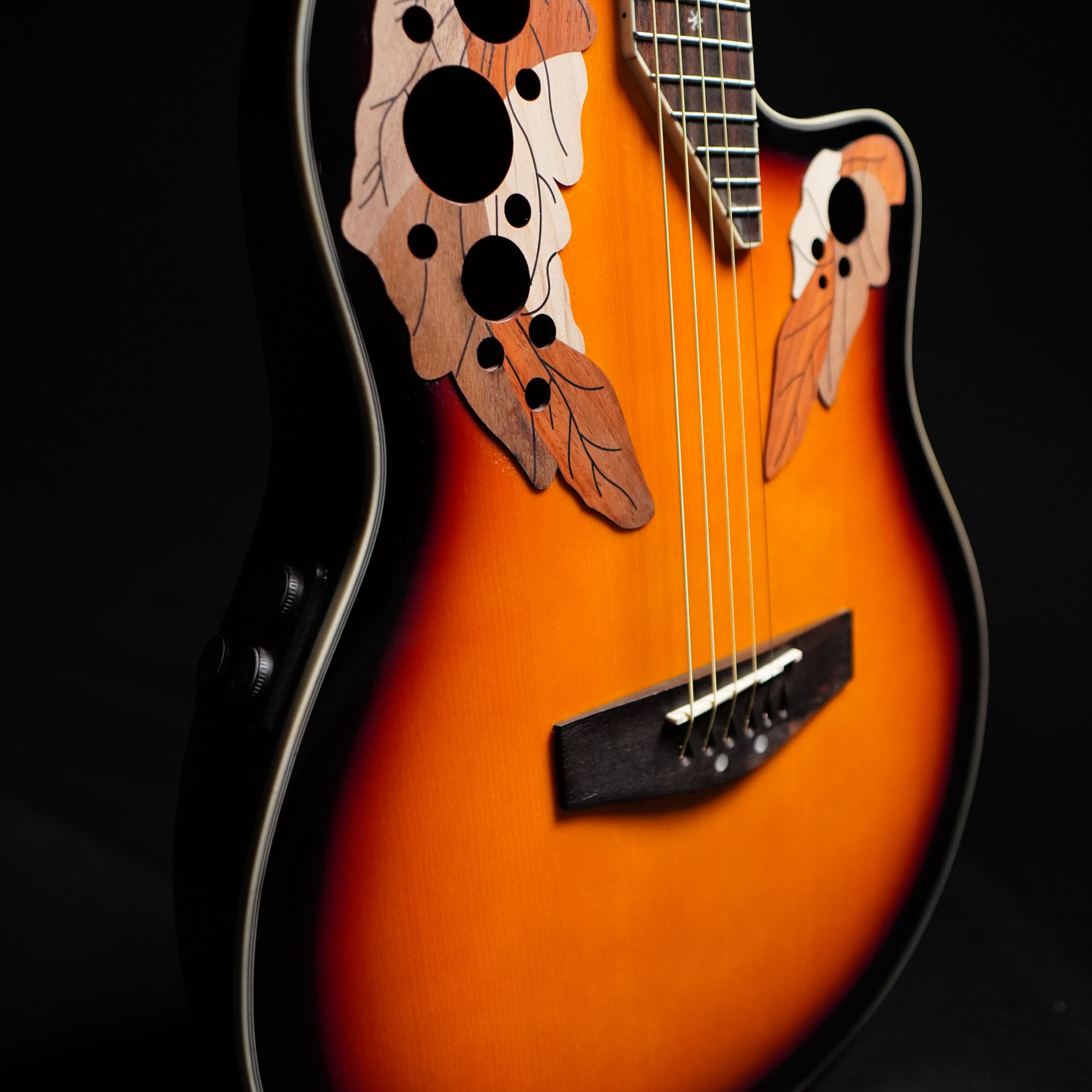 Oval O241CE SB - Ovation Semi Acoustic