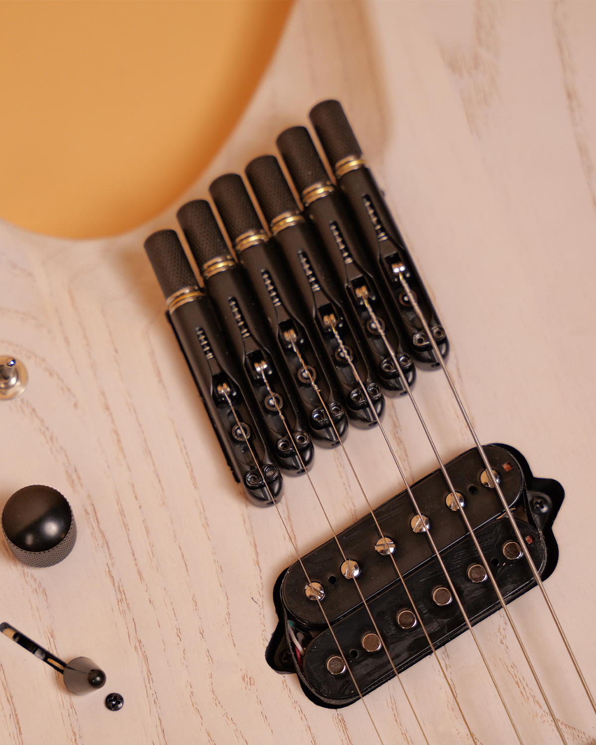 Strydom THH30 Headless 6 String The Headless Horseman Phantom white