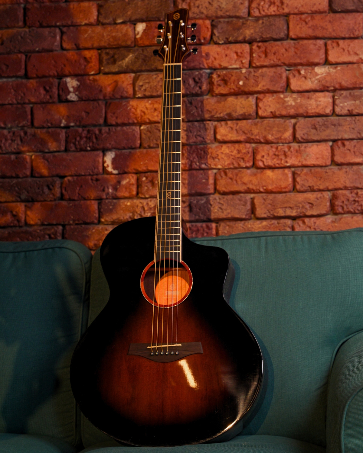 Strydom F240CE auditorium semi acoustic guitar Tobacco gloss