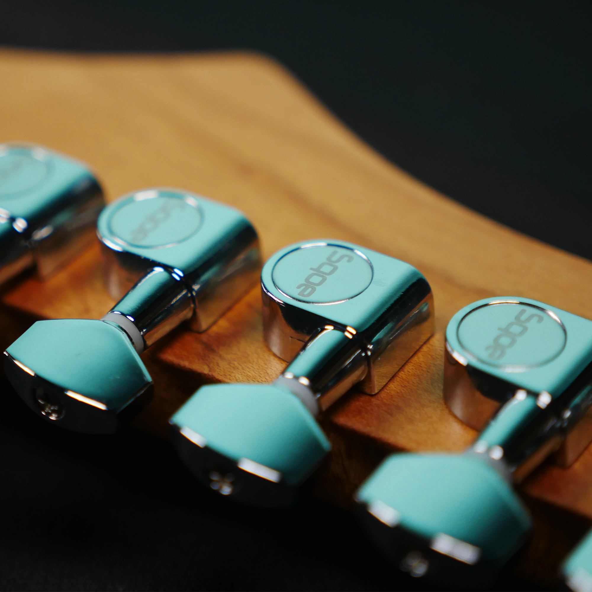 SQOE SEST600 HSS - Surf green strat guitar