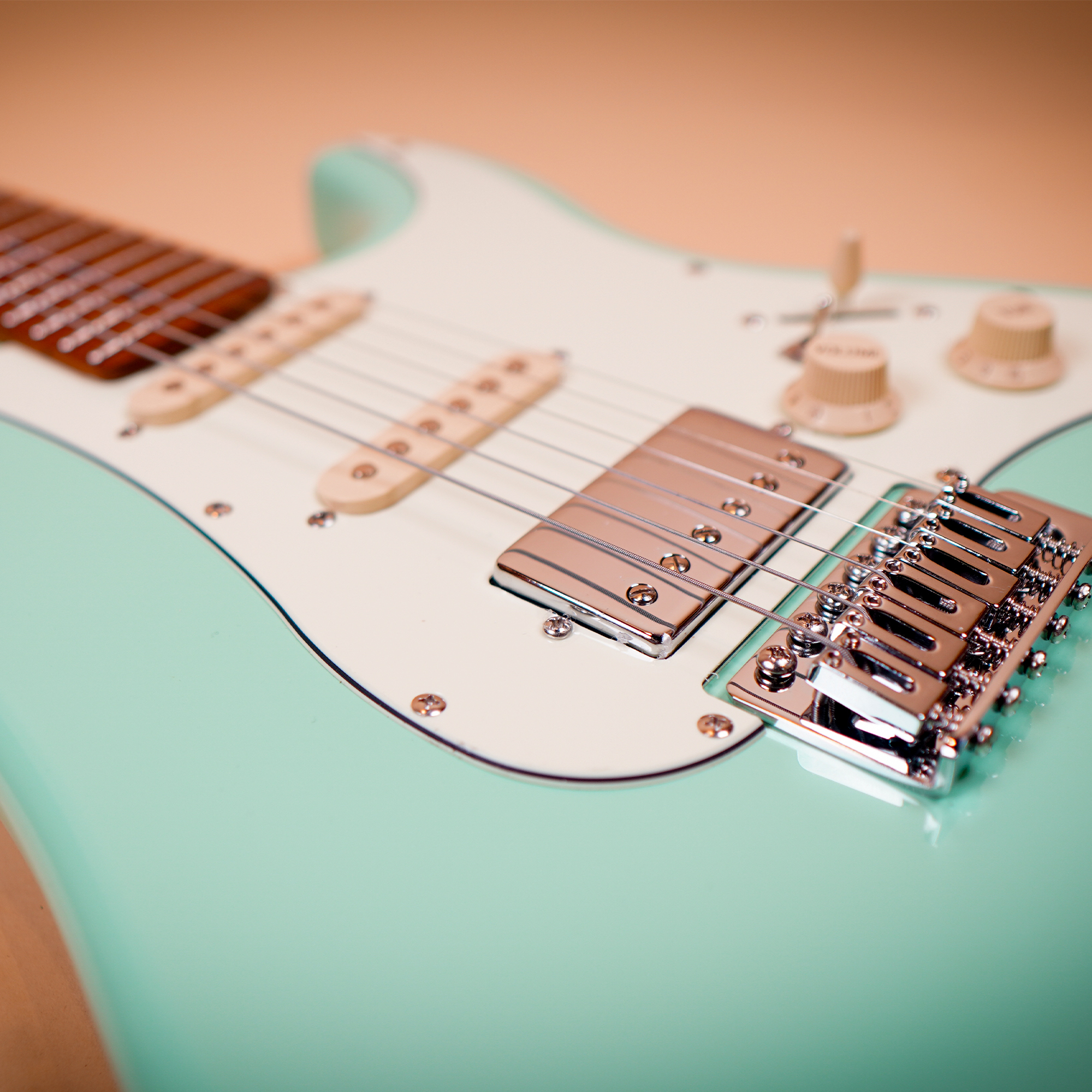 SQOE SEST600 HSS - Surf green strat guitar