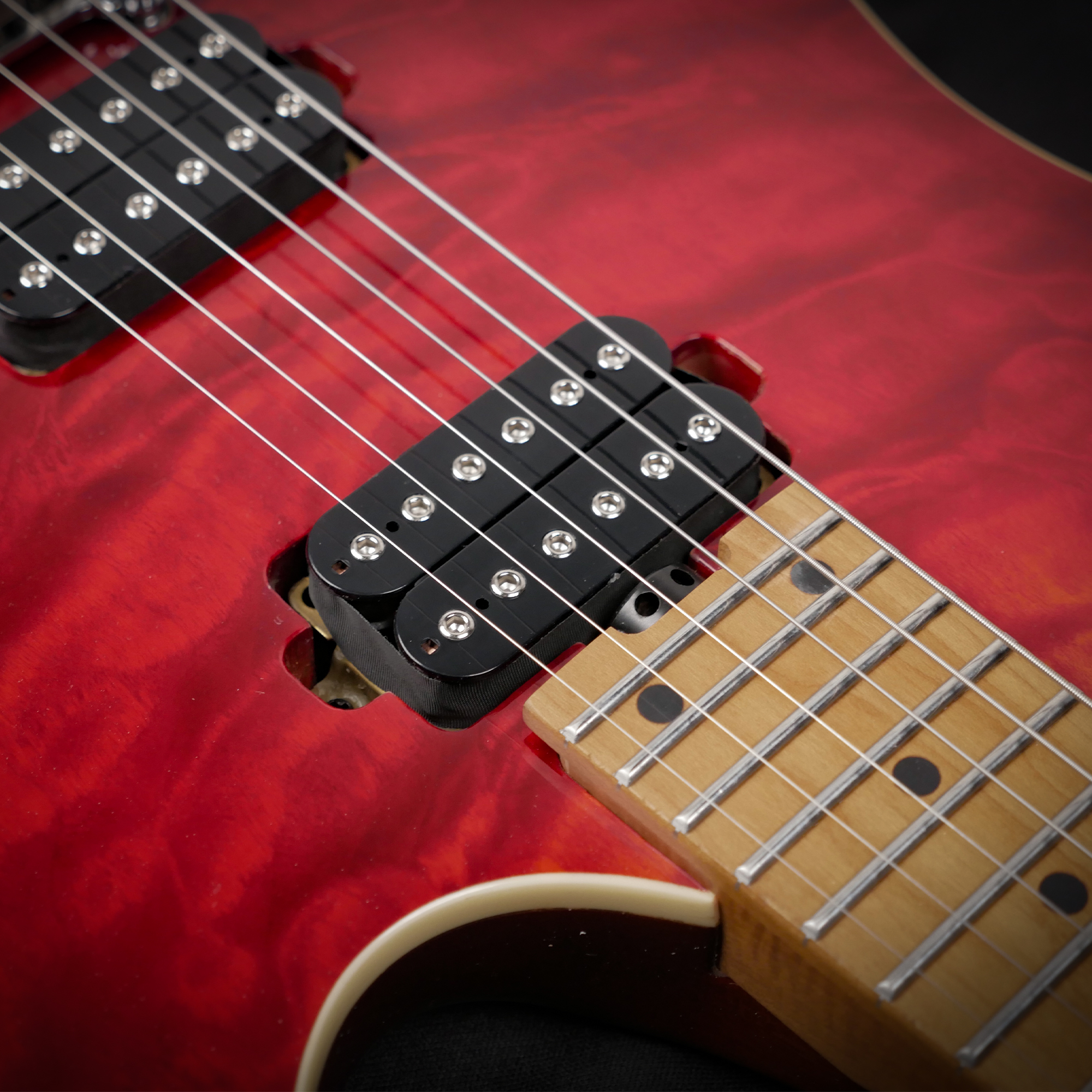 SQOE SEIB950 QUILTED MAPLE SUPER STRATOCASTER GUITAR DARK CHERRY