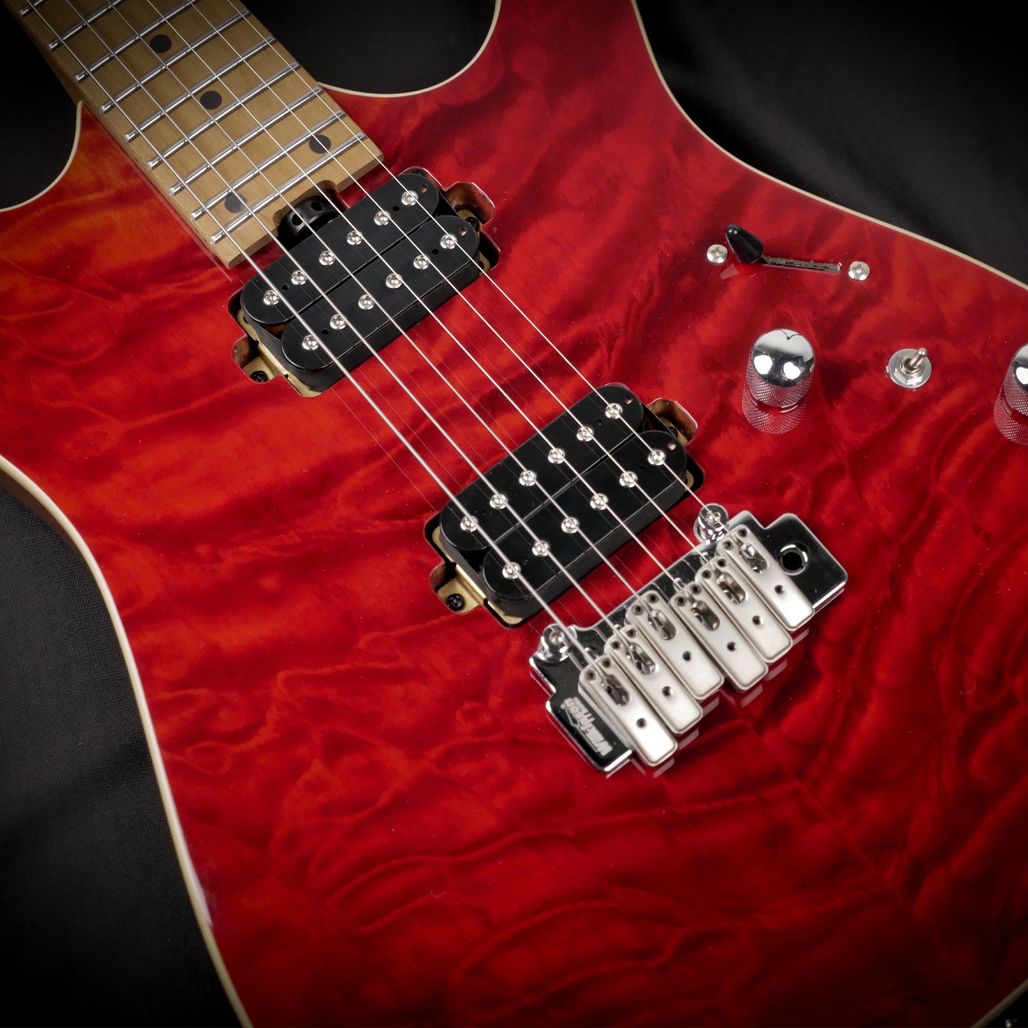 SQOE SEIB950 QUILTED MAPLE SUPER STRATOCASTER GUITAR DARK CHERRY