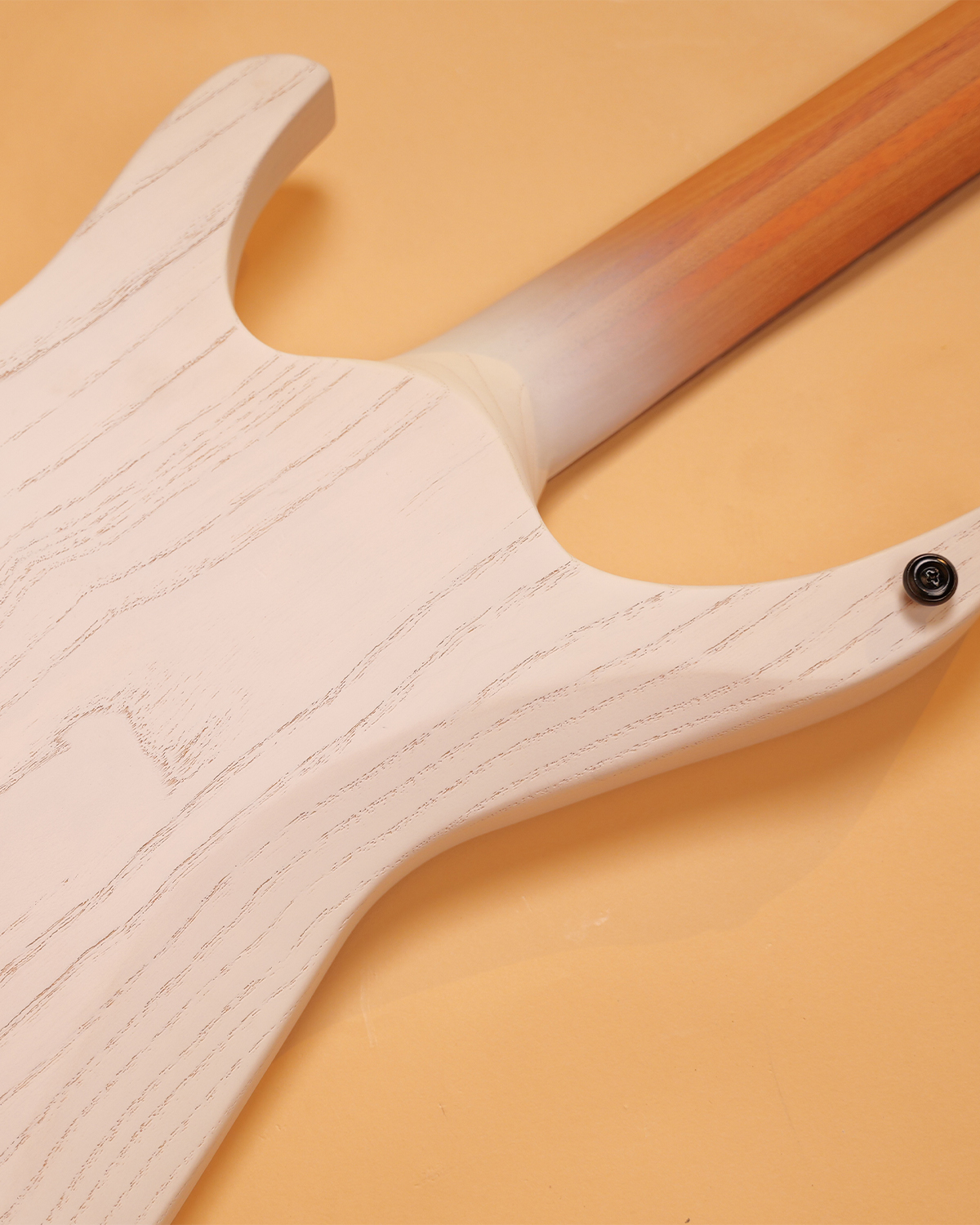 Strydom THH30 Headless 6-String The Headless Horseman Phantom white