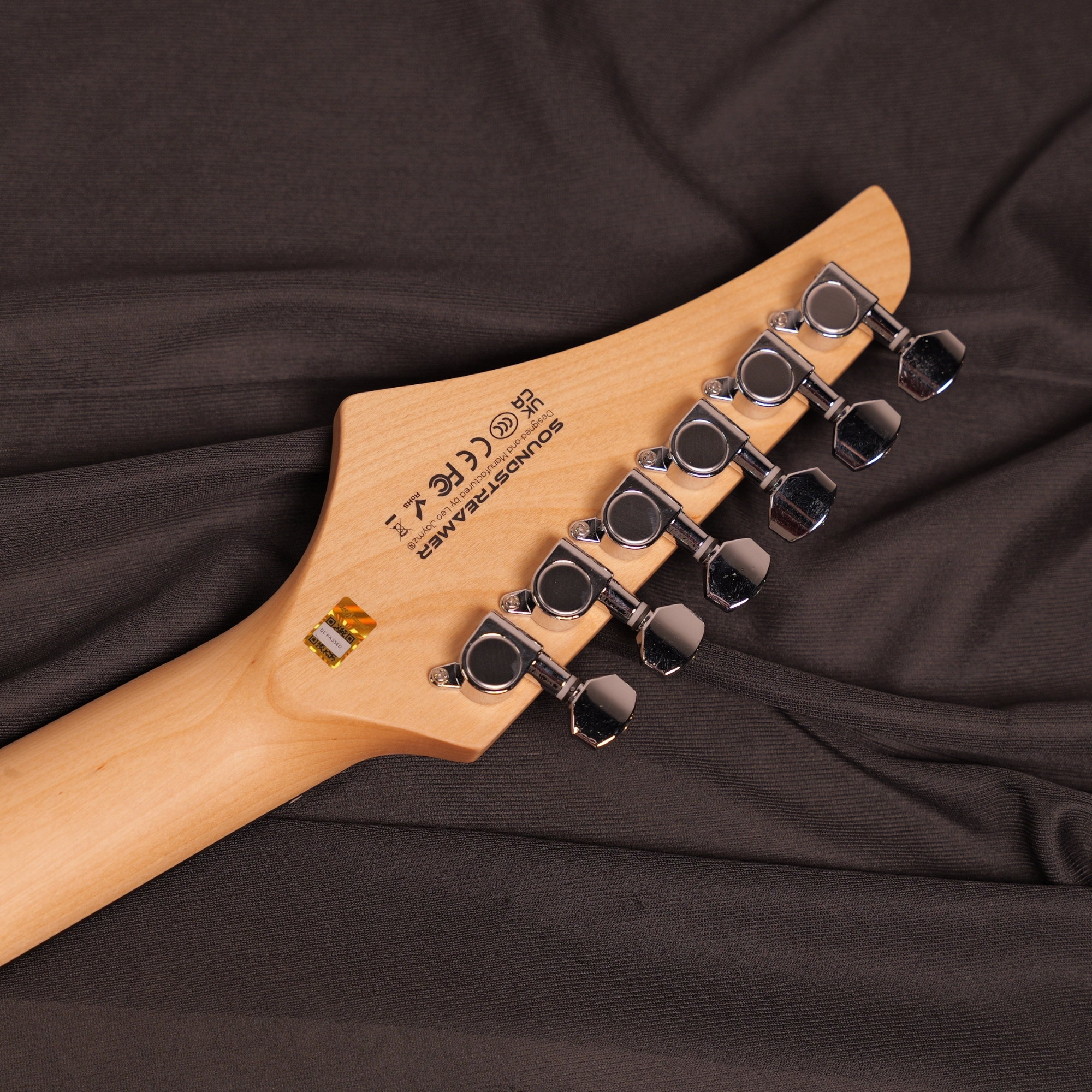 Leo Jaymz purple Beginner Electric Guitar Complete Kit with Portable Amp Padded Gig Bag Full Accessories Maple Neck SSS Pickups