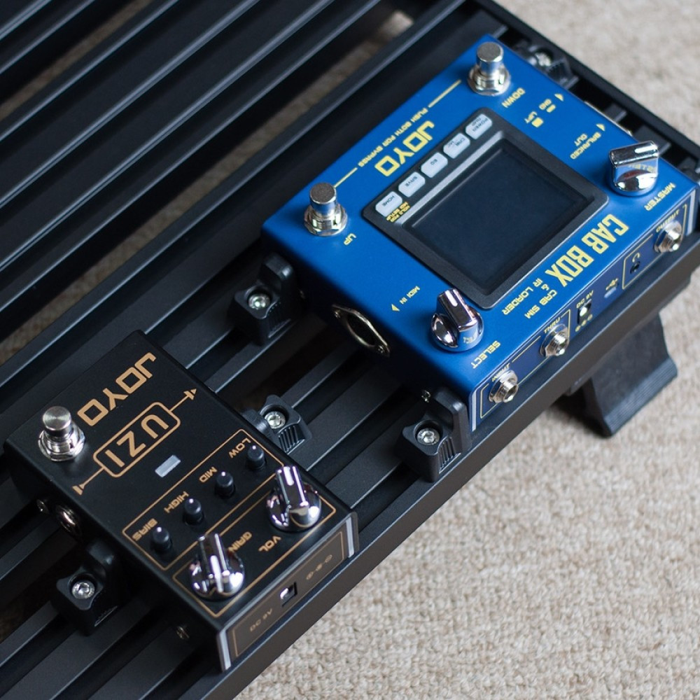 JOYO Guitto GPB-03 pedalboard with pedals locked in place
