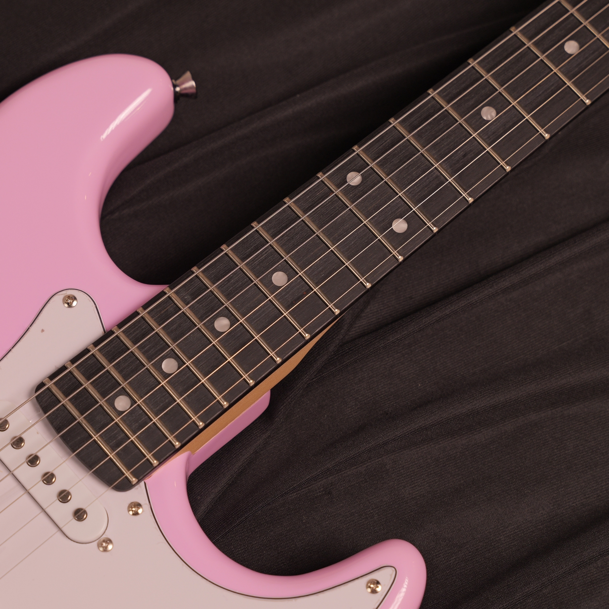 Leo Jaymz Pink Beginner Electric Guitar Complete Kit with Portable Amp Padded Gig Bag Full Accessories Maple Neck SSS Pickups