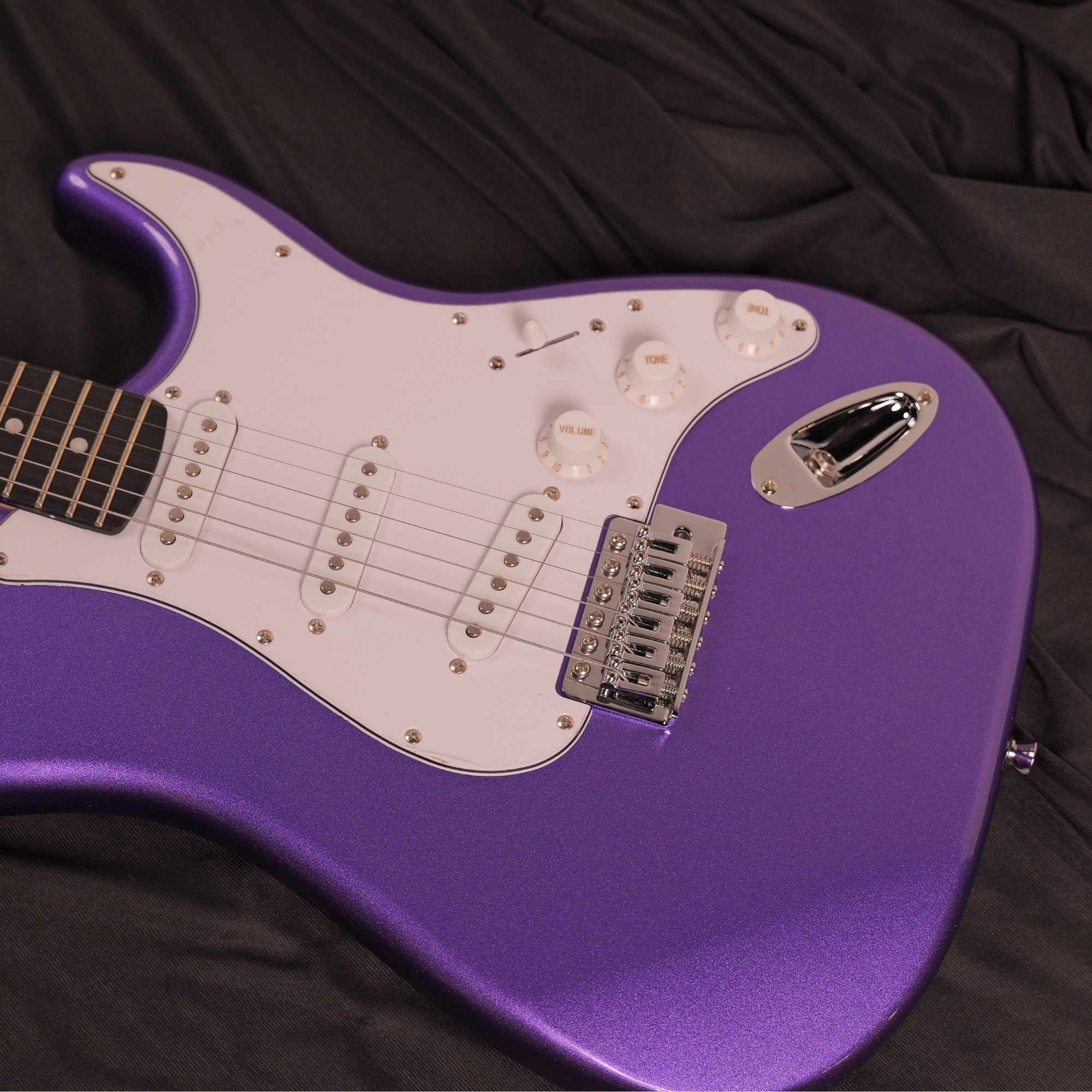 Leo Jaymz purple Beginner Electric Guitar Complete Kit with Portable Amp Padded Gig Bag Full Accessories Maple Neck SSS Pickups