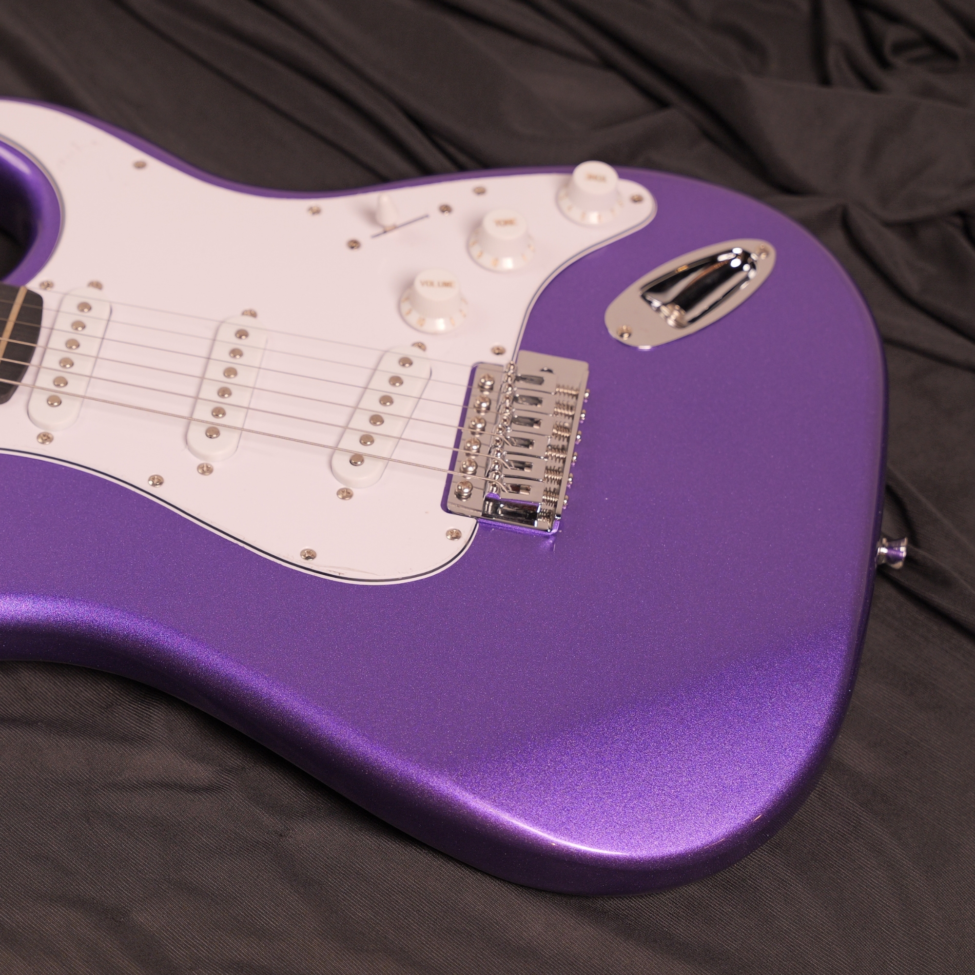 Leo Jaymz purple Beginner Electric Guitar Complete Kit with Portable Amp Padded Gig Bag Full Accessories Maple Neck SSS Pickups