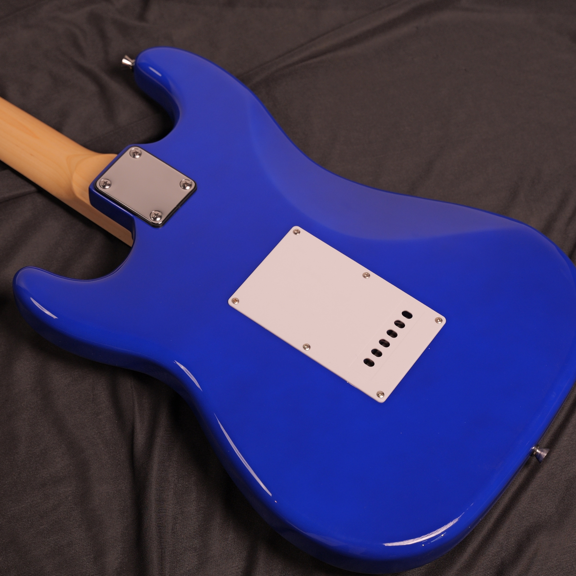 Leo Jaymz royal blue Beginner Electric Guitar Complete Kit with Portable Amp Padded Gig Bag  Full Accessories Maple Neck SSS Pickups