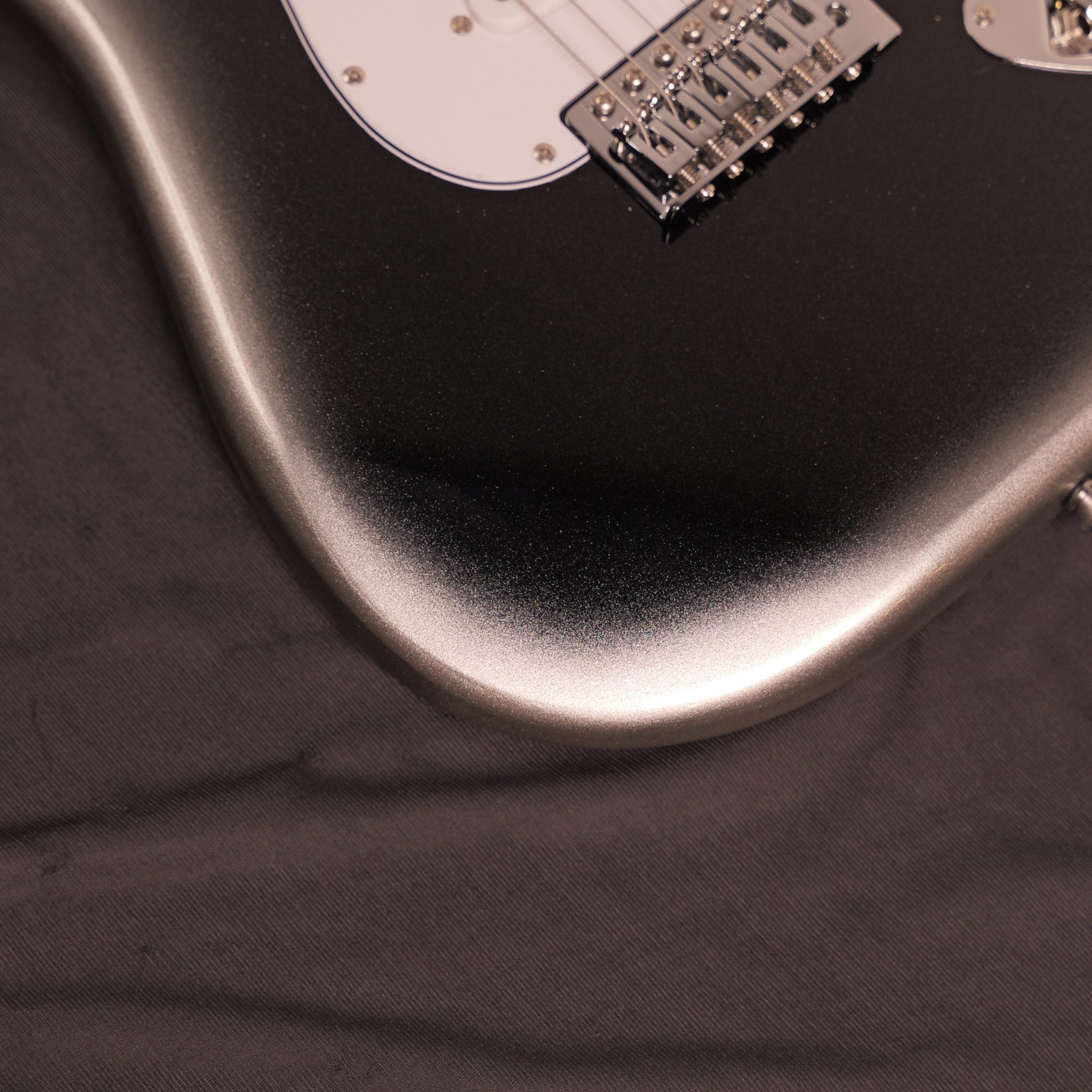 Leo Jaymz white black fade Beginner Electric Guitar Complete Kit with Portable Amp Padded Gig Bag Full Accessories Maple Neck SSS Pickups