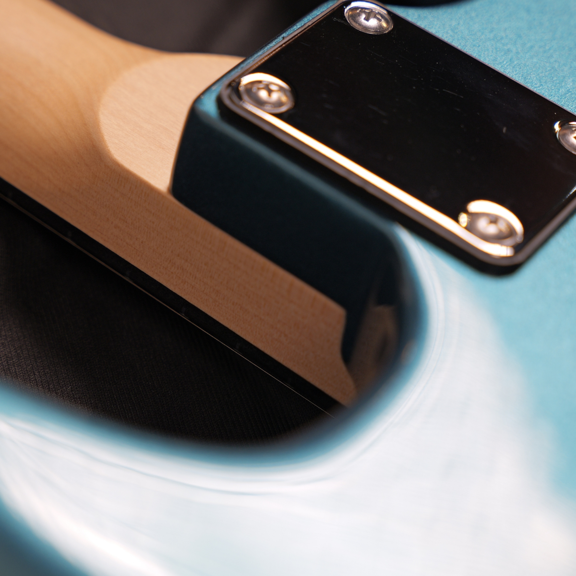 Leo Jaymz Blue Beginner Electric Guitar Complete Kit with Portable Amp Padded Gig Bag  Full Accessories Maple Neck SSS Pickups