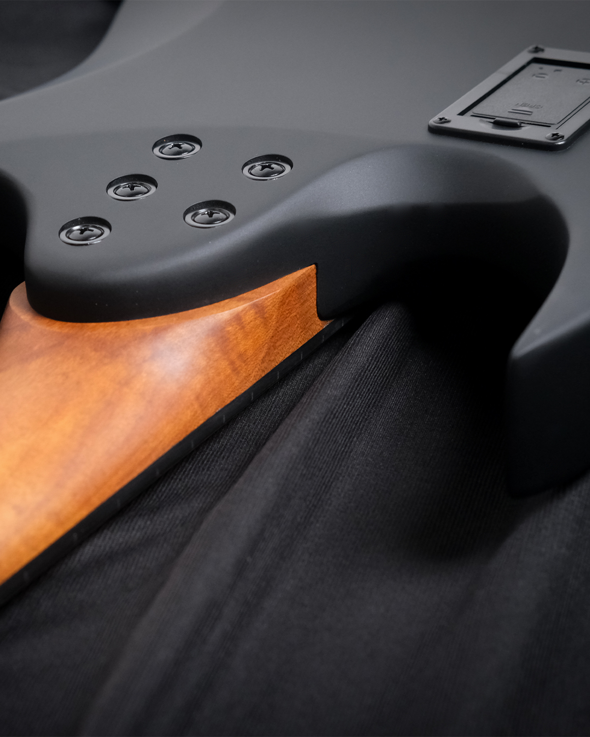 SQOE SEIB7S Black Warrior HH Super Strat