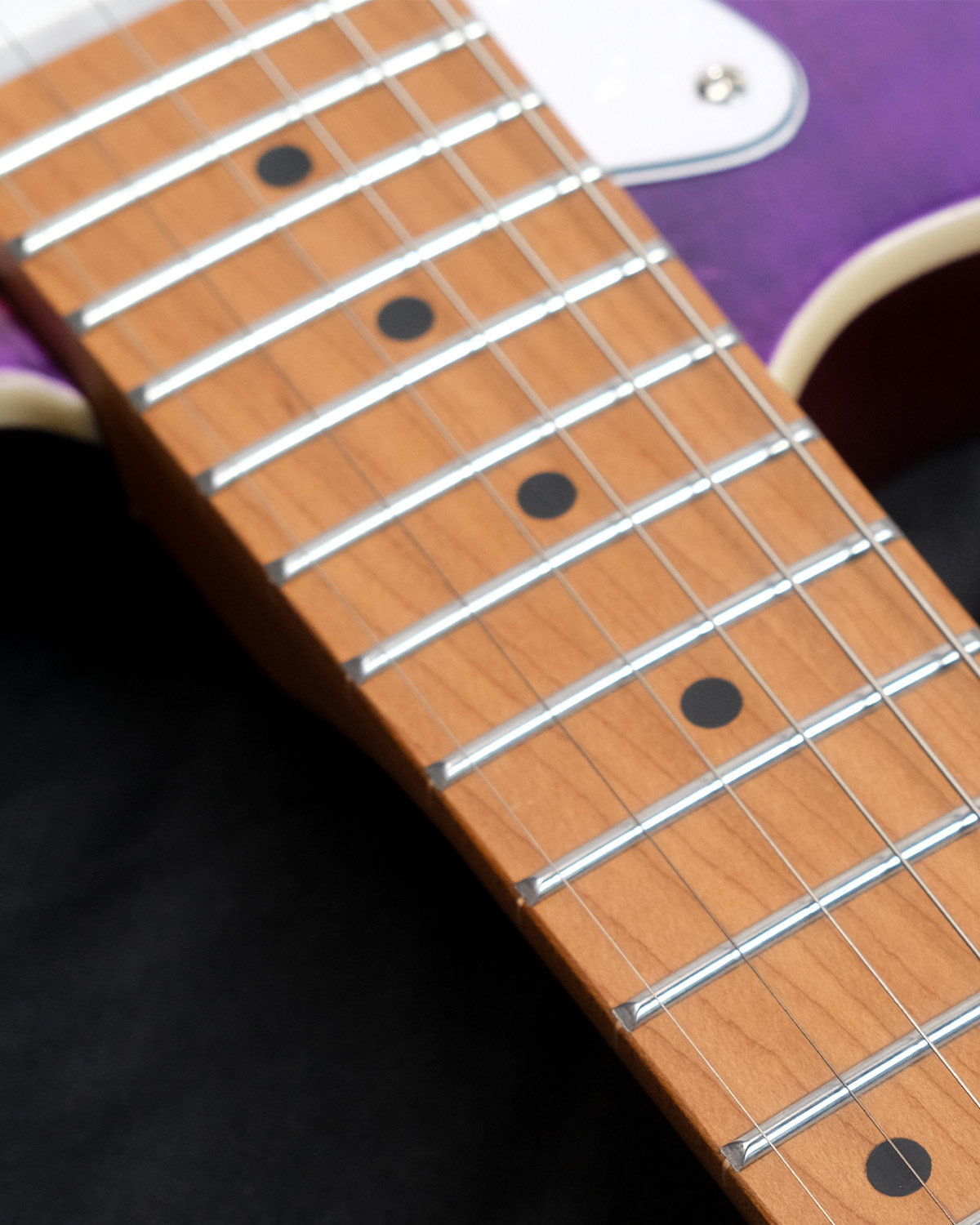 SQOE SEIB680 Electric Guitar with HSS Pickups Roasted Maple Neck - Glossy Finish