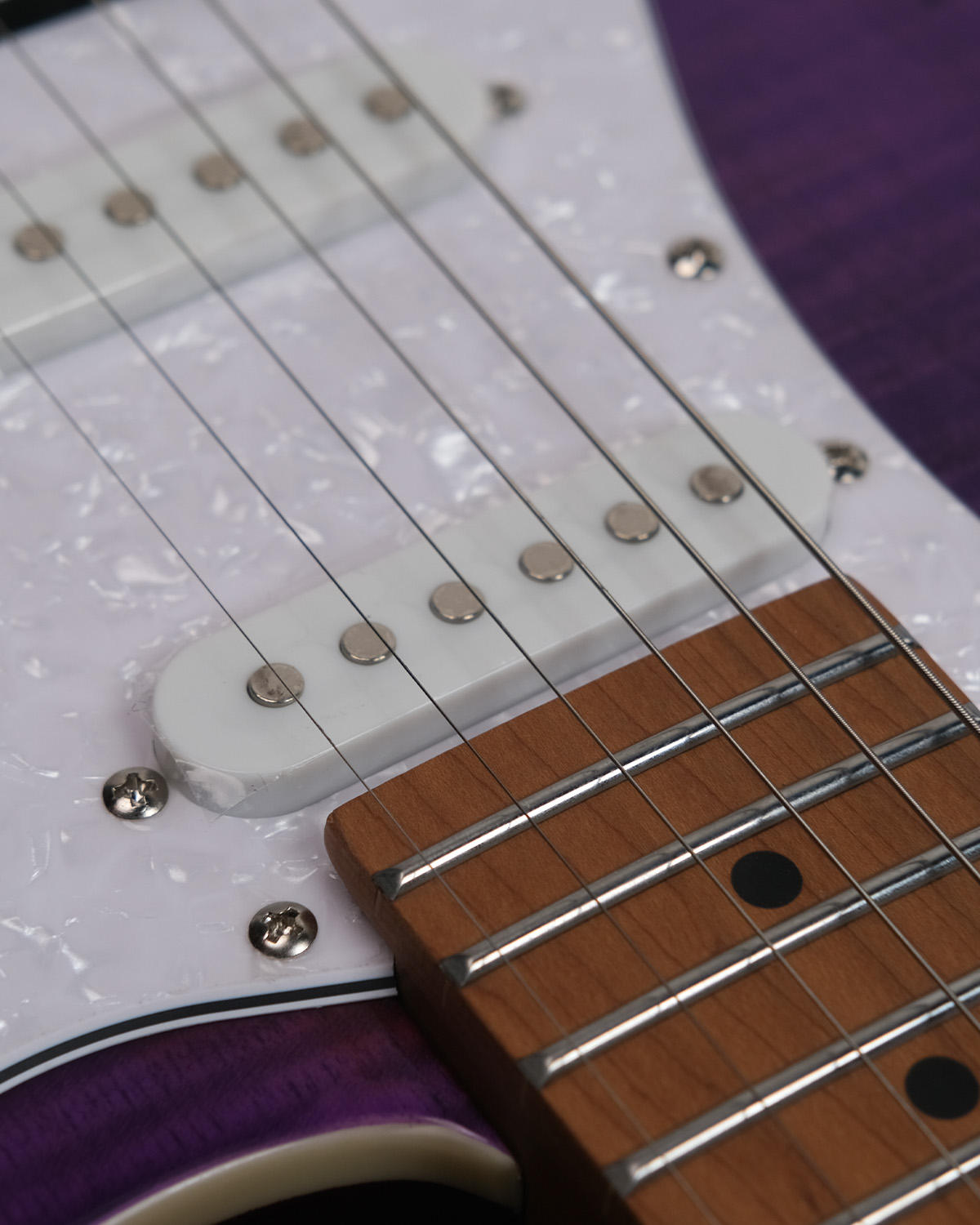 SQOE SEIB680 Electric Guitar with HSS Pickups Roasted Maple Neck - Glossy Finish