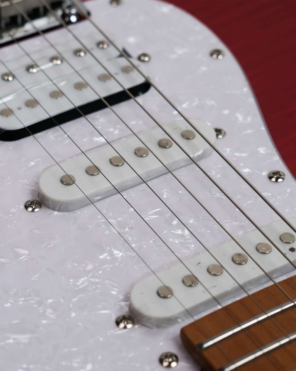 SQOE SEIB680 Electric Guitar with HSS Pickups Roasted Maple Neck - Glossy Finish