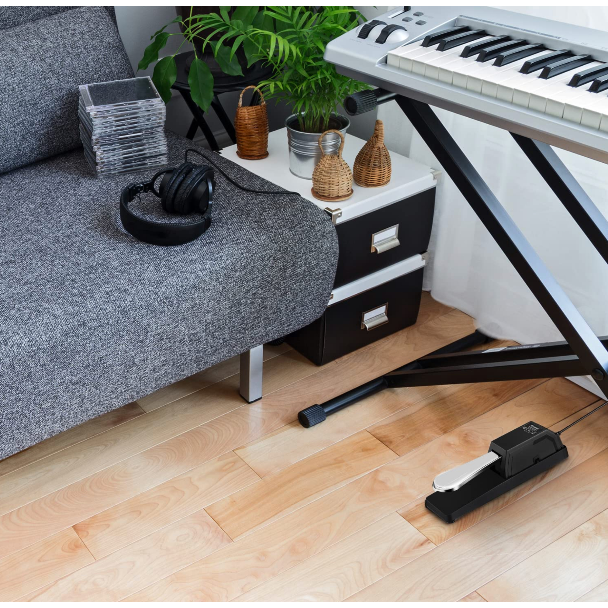 Donner DSP-003 Universal Sustain Pedal with Polarity Switch for MIDI Keyboards Digital Pianos Synth 14 Inch Jack