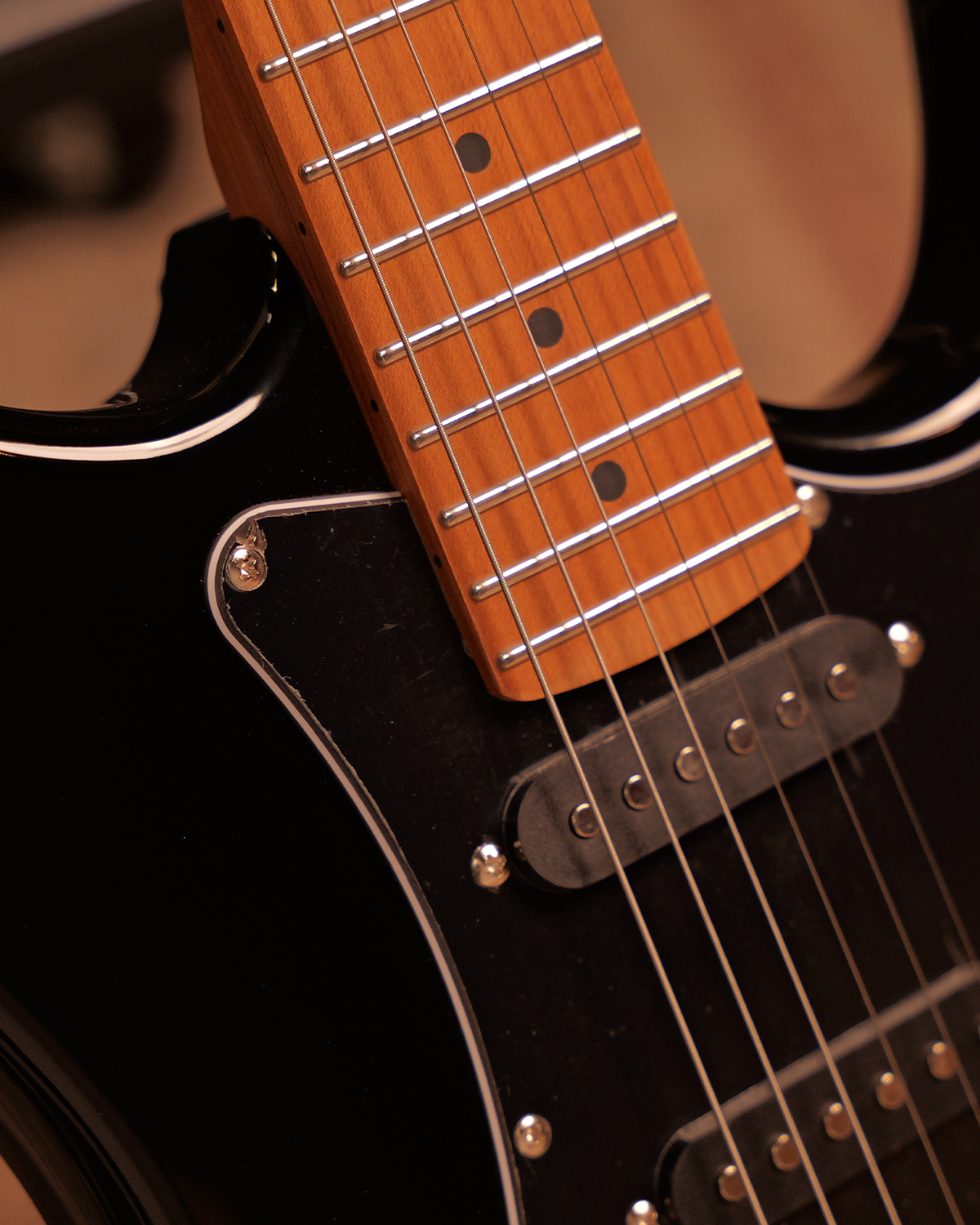 SQOE SEST500 Black Warrior Electric Guitar HSS