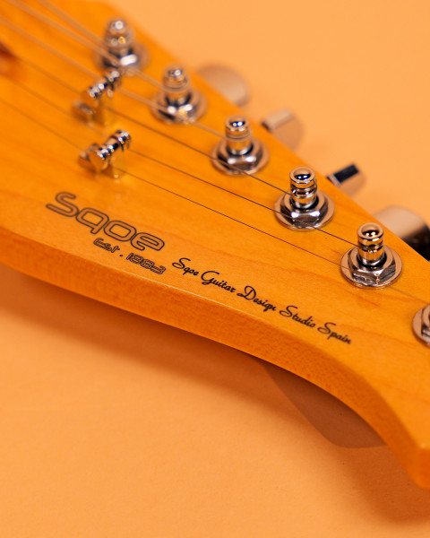 SQOE SEST1000 Frost Blue hand-wound Custom Shop pickups