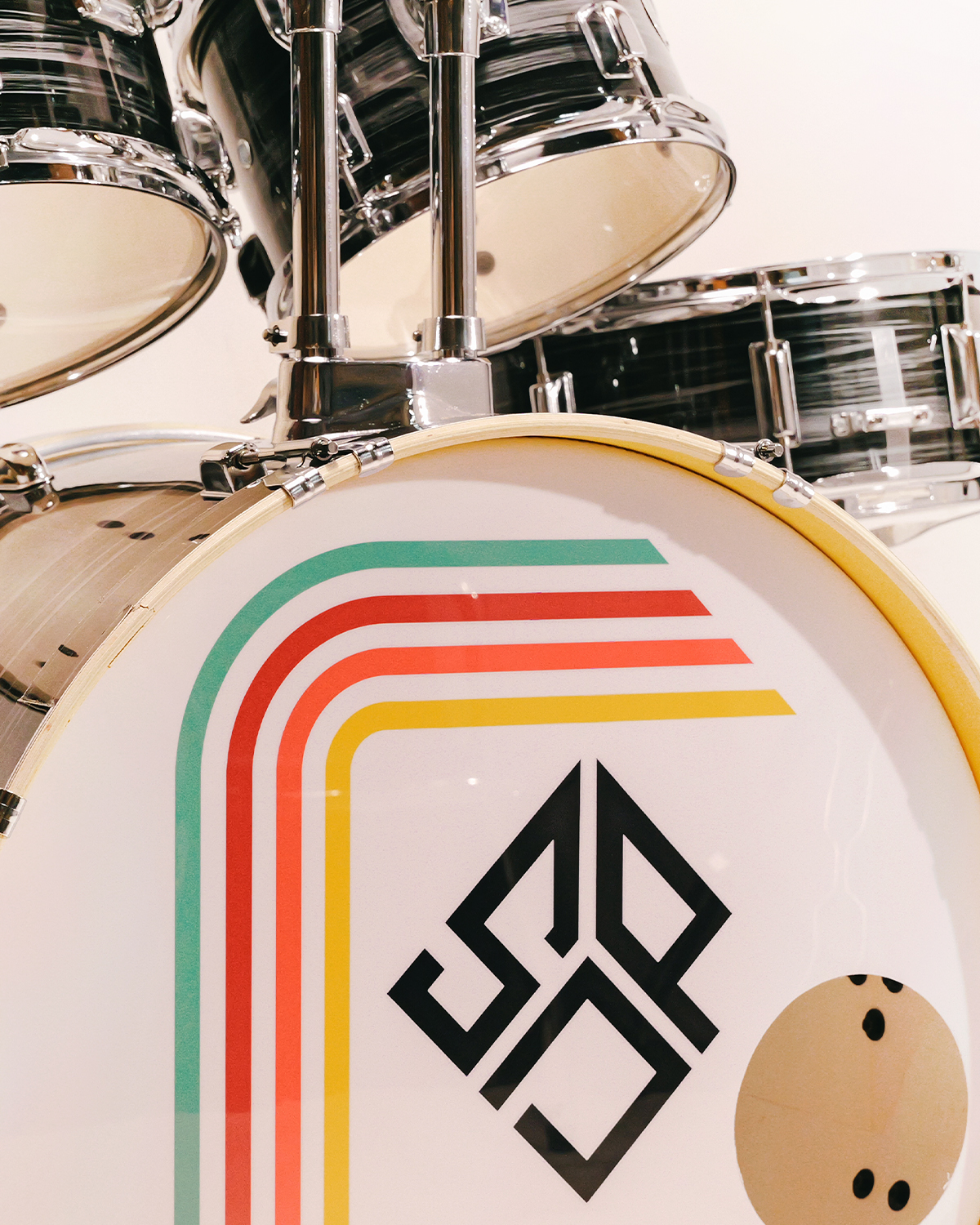 Strydom Sonic Scout 5-Piece Acoustic DrumKit Carbon pulse black