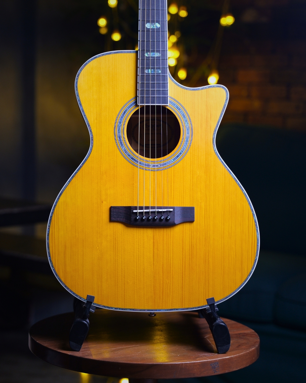 AC40C Vintage yellow Solid Spruce Top Acoustic Guitar  Mahogany Back  Sides