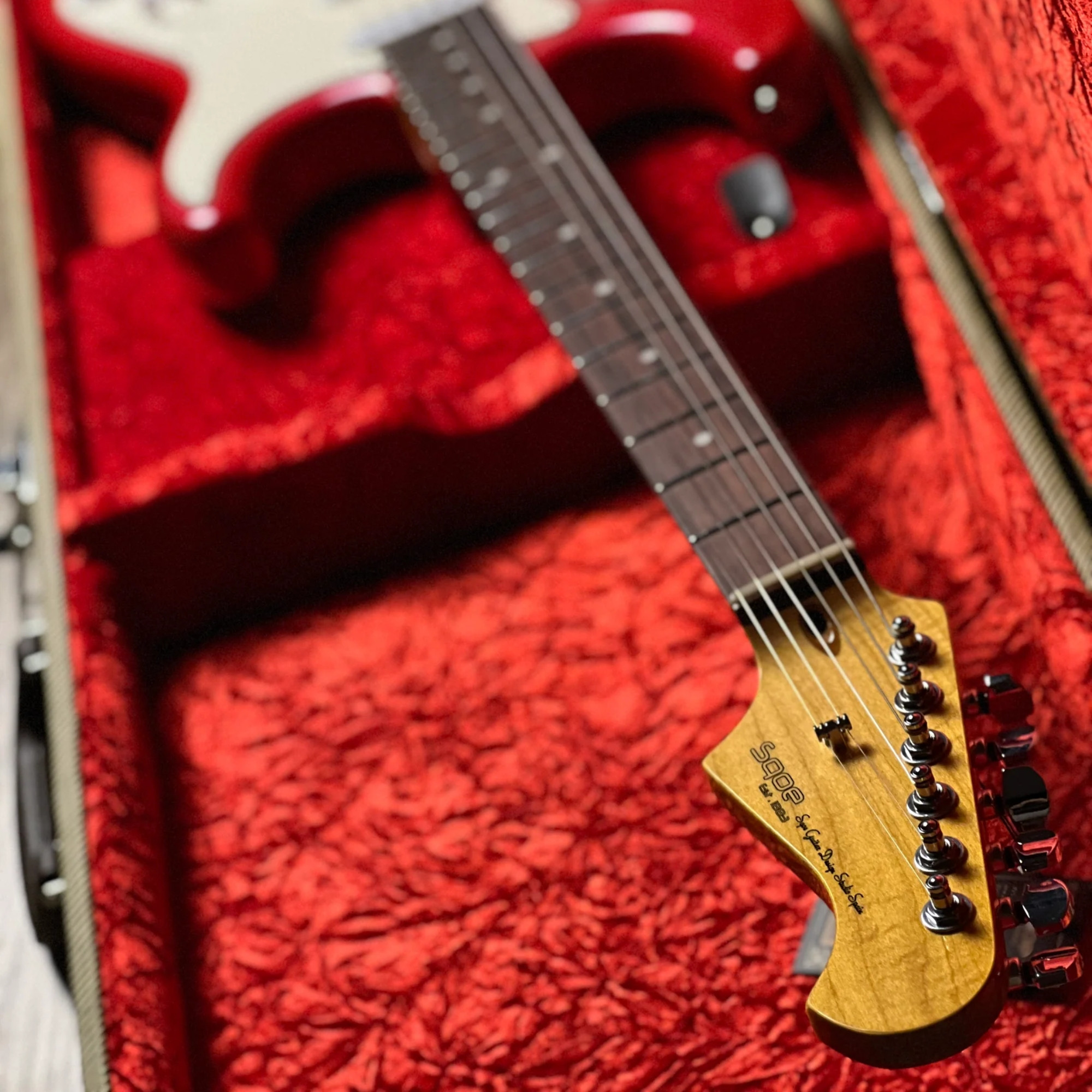 SQOE SEST1100 HSS - PAISLEY RED HARDCASE WITH KIT