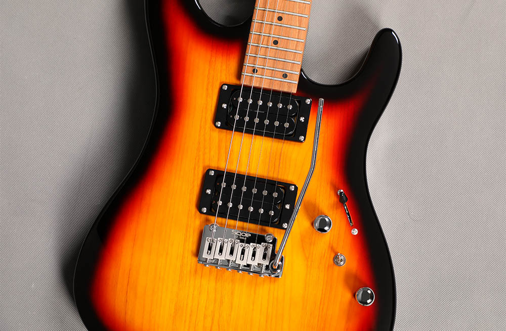 SQOE SEIB450 Sunburst Alnico 5 humbuckers and 2-point tremolo