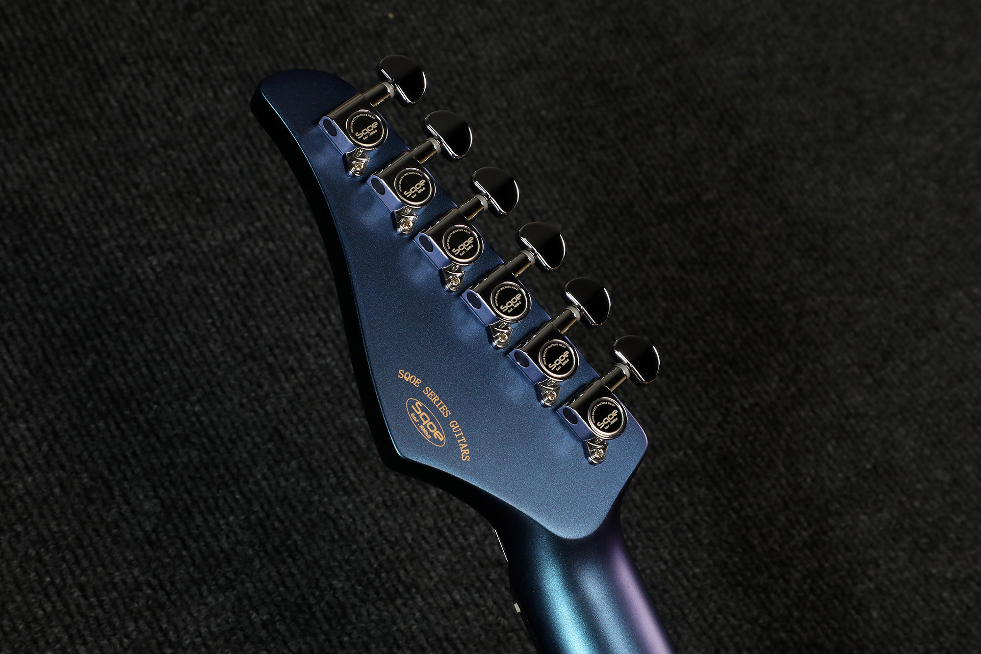SQOE SEIB500 Chameleon headstock back and sealed tuners