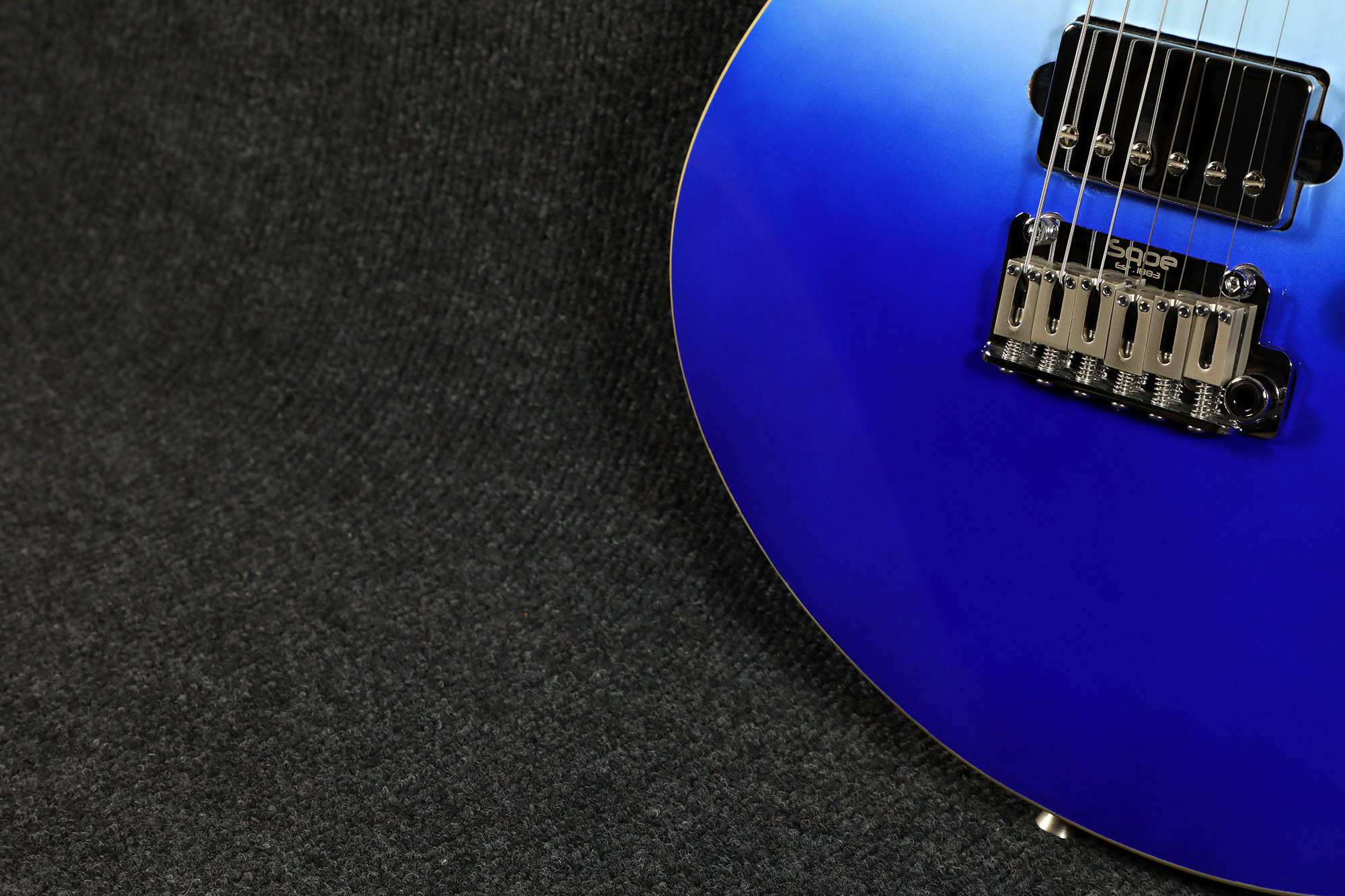 SQOE SEIB500 Storm Galaxy Blue bridge humbucker and 2-point tremolo