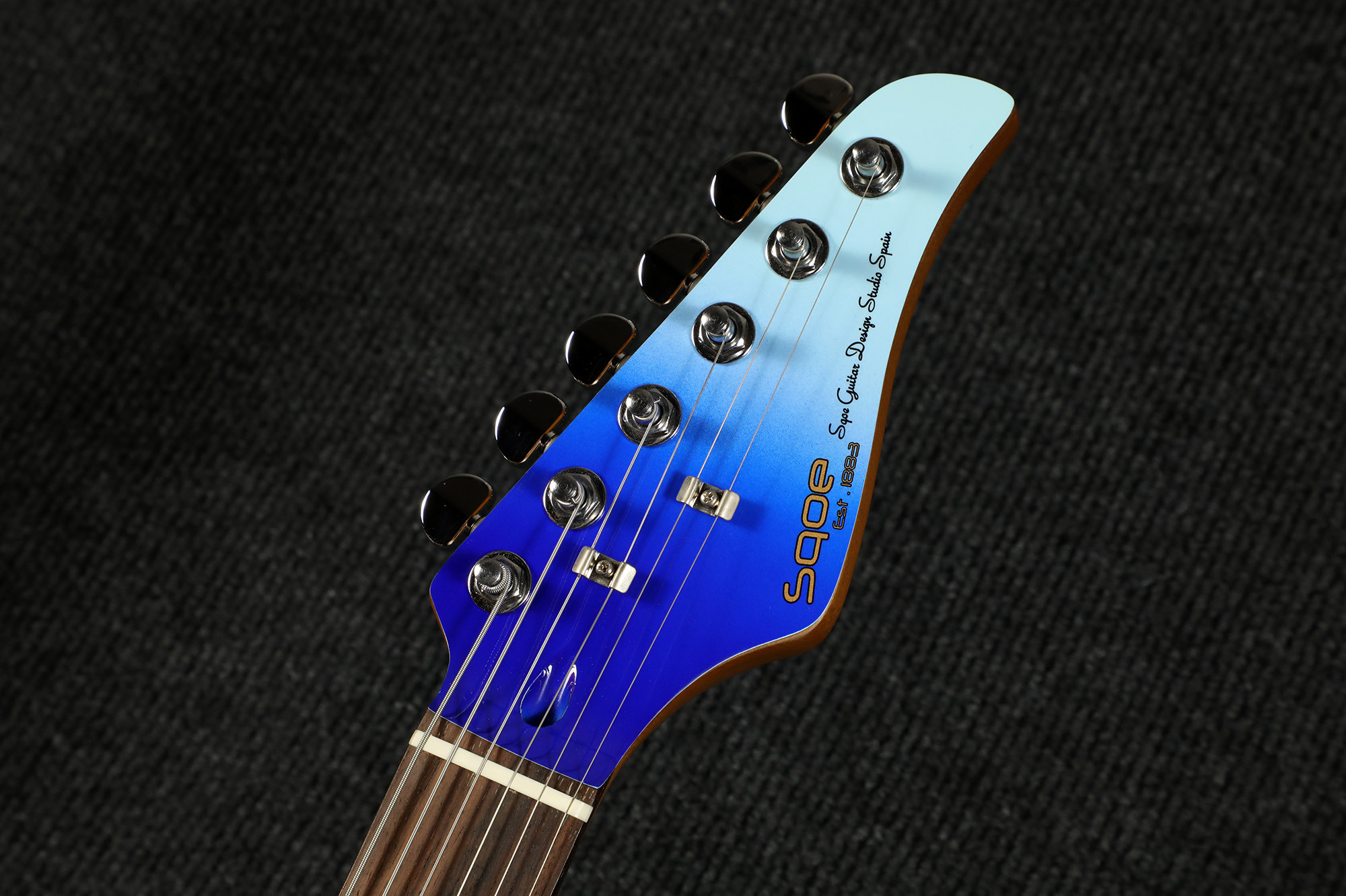 SQOE SEIB500 Storm Galaxy Blue gradient headstock and chrome tuners