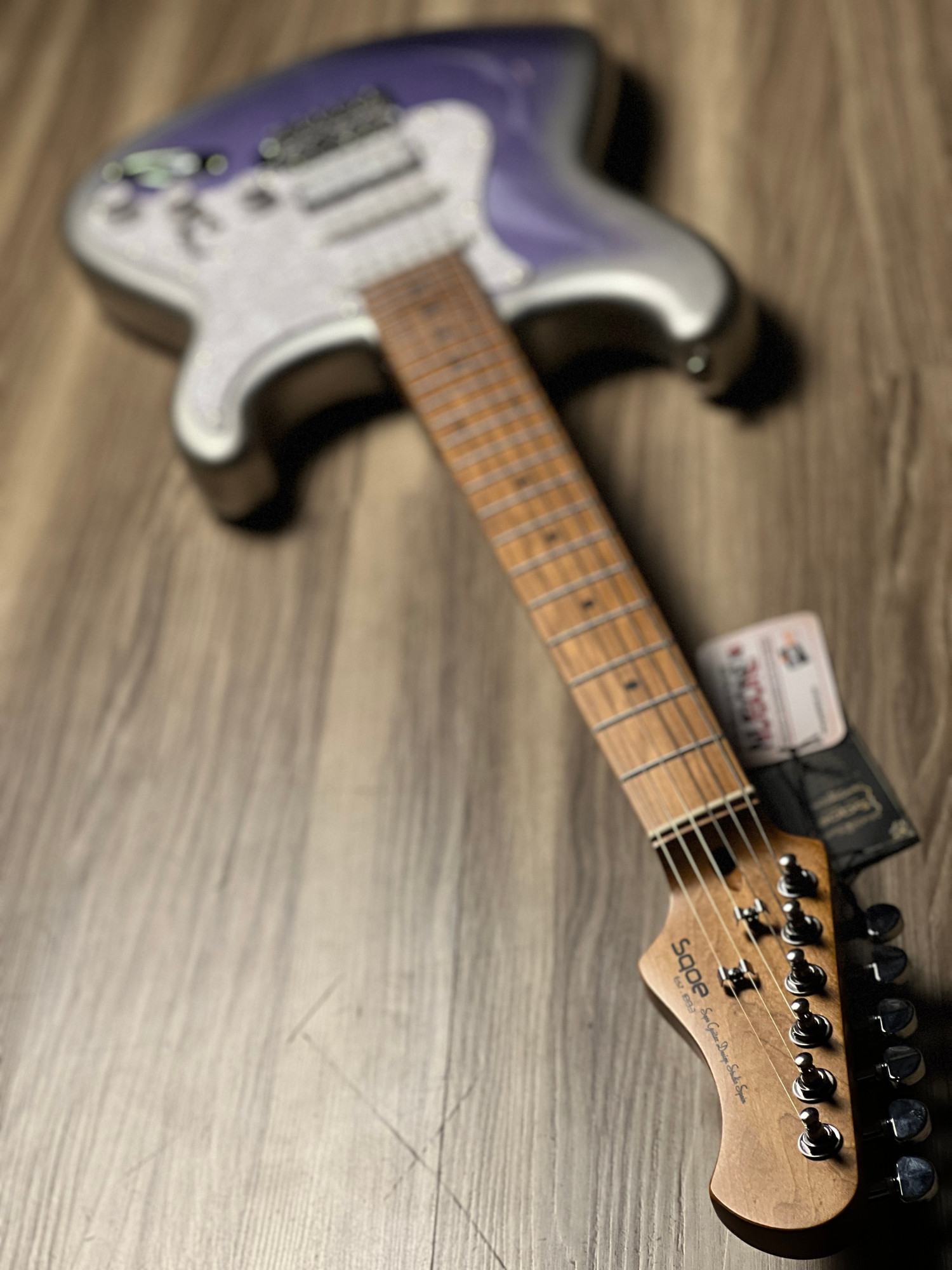 SQOE SEST610 Ice Flower Purple roasted maple headstock and enclosed tuners