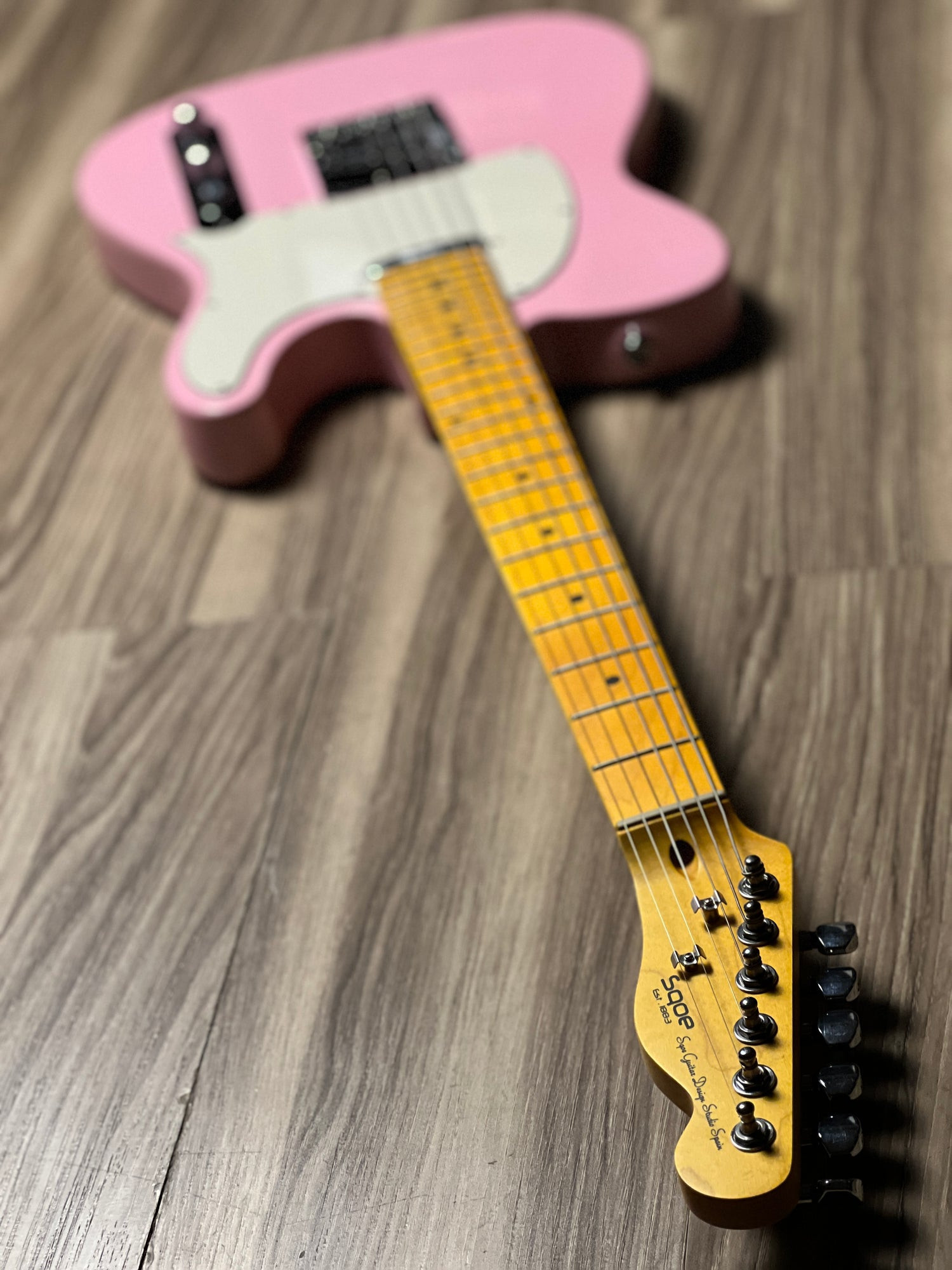 SQOE SETL250 Shell Pink maple neck and headstock