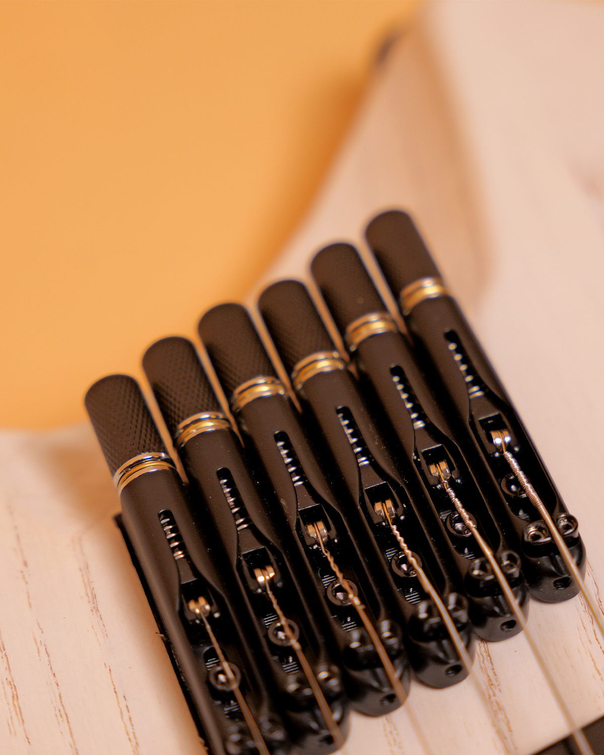 Strydom THH30 Headless 6 String The Headless Horseman Phantom white