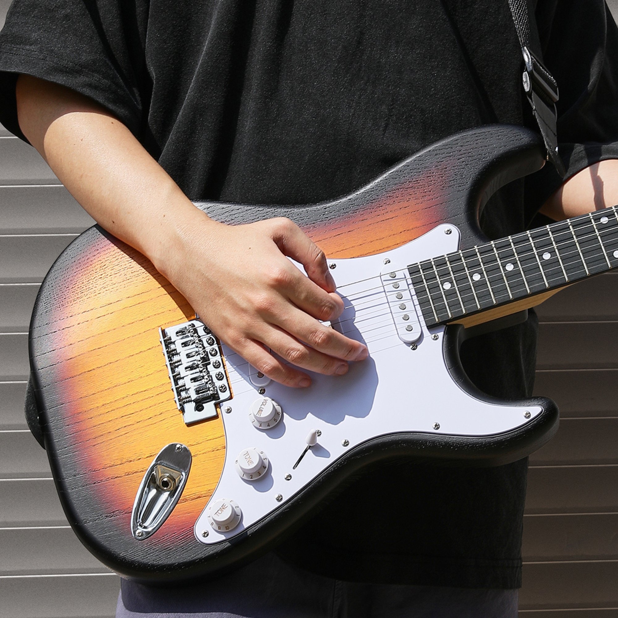 DONNER DST-80 Sunburst Electric Guitar 39 Beginner Electric Guitar Kit with Amp Classic SSS Pickup Complete with Gig Bag Tuner Capo Strap Picks