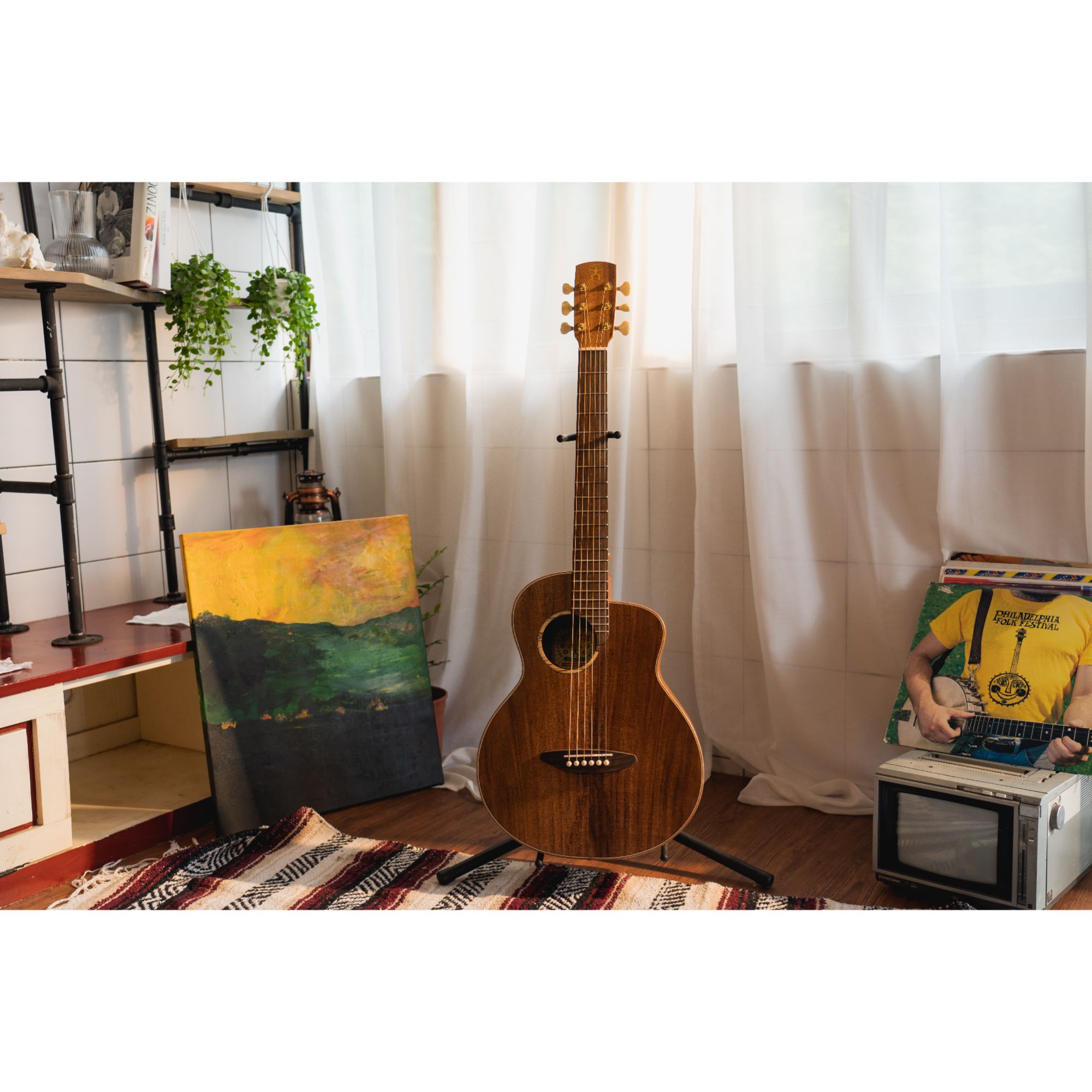 aNueNue M30 Solid acacia top travel guitar