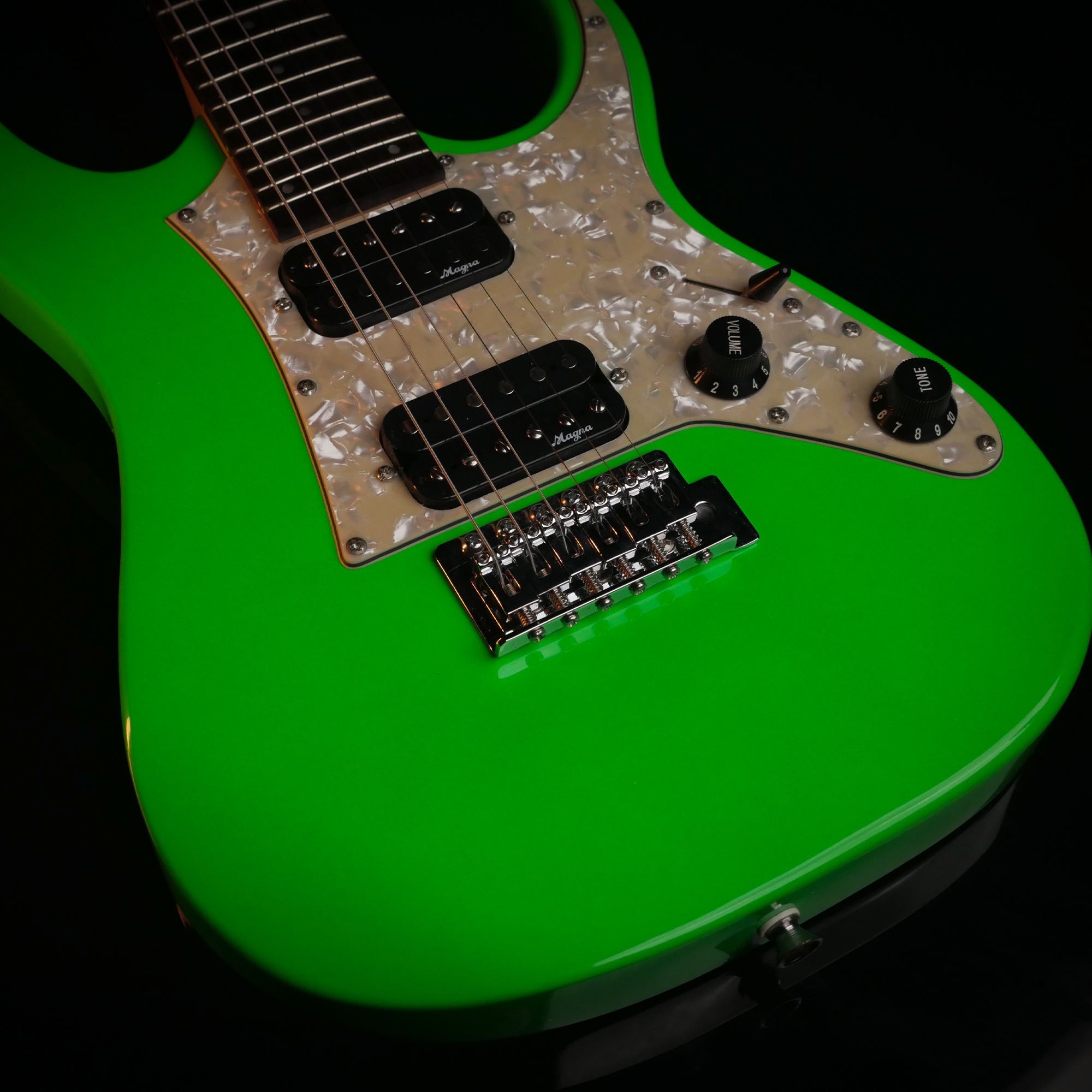 Strydom Magna ST10R - Mini Super stratway - available in black lime green and citrus blaze