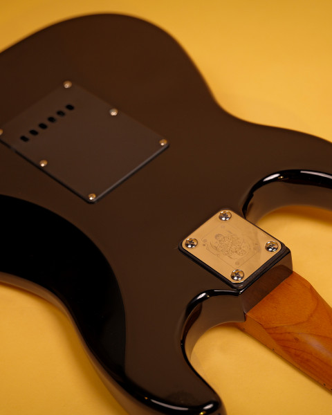 ST30M Tuxedo Black Image 2