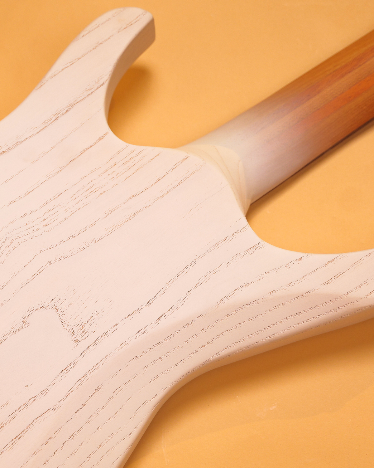 Strydom THH30 Headless 6-String  The Headless Horseman  Phantom white