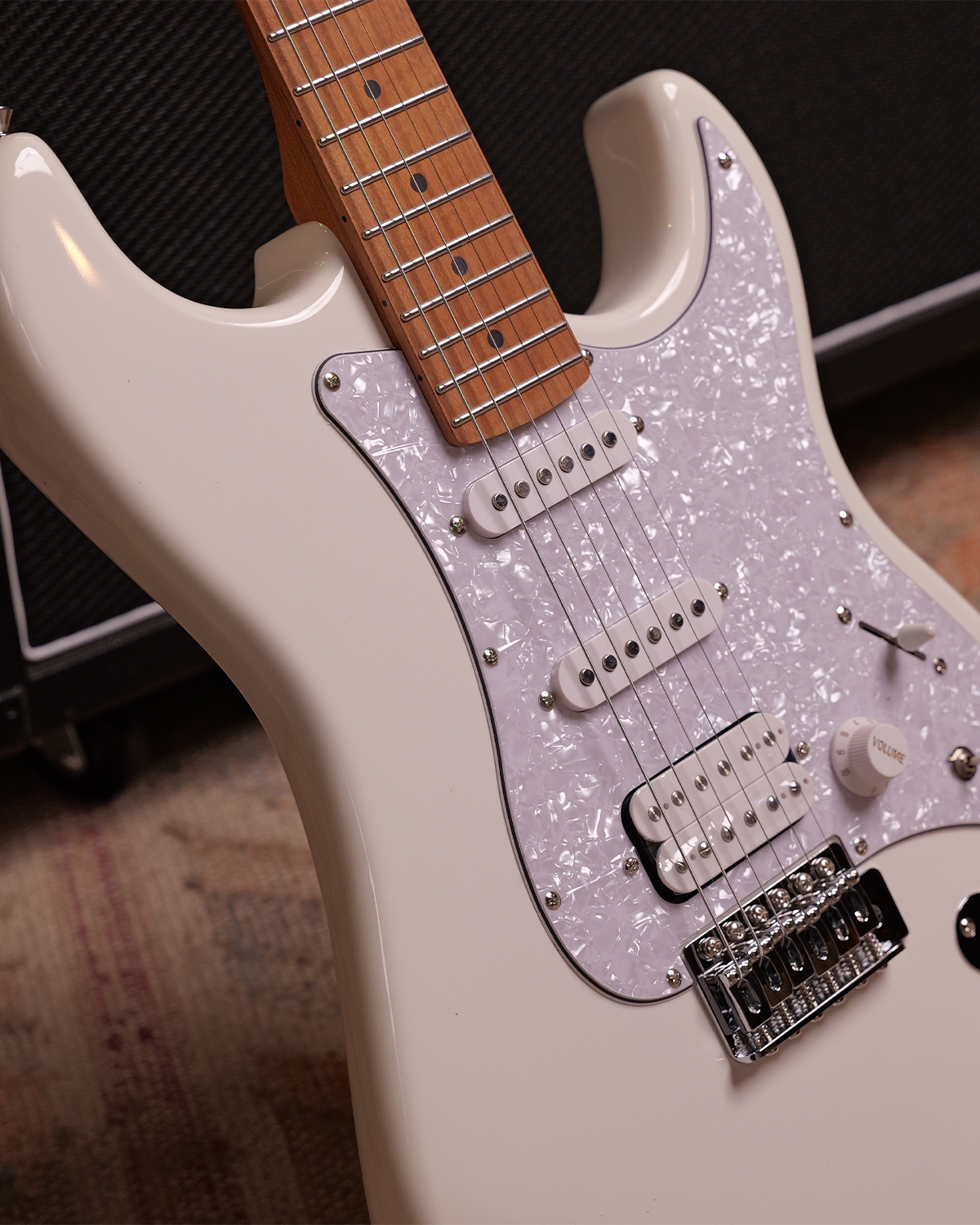 SQOE SEST500 Pearl White Electric Guitar HSS