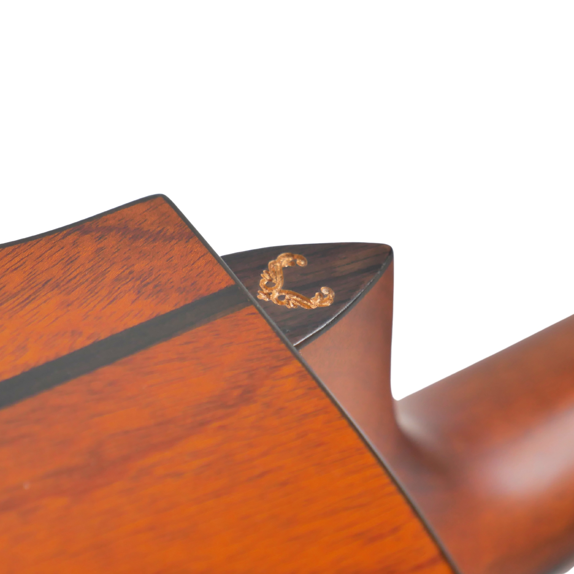 Veelah V7-BAS-GACE semi-acoustic guitar with Lr baggs and gigbag