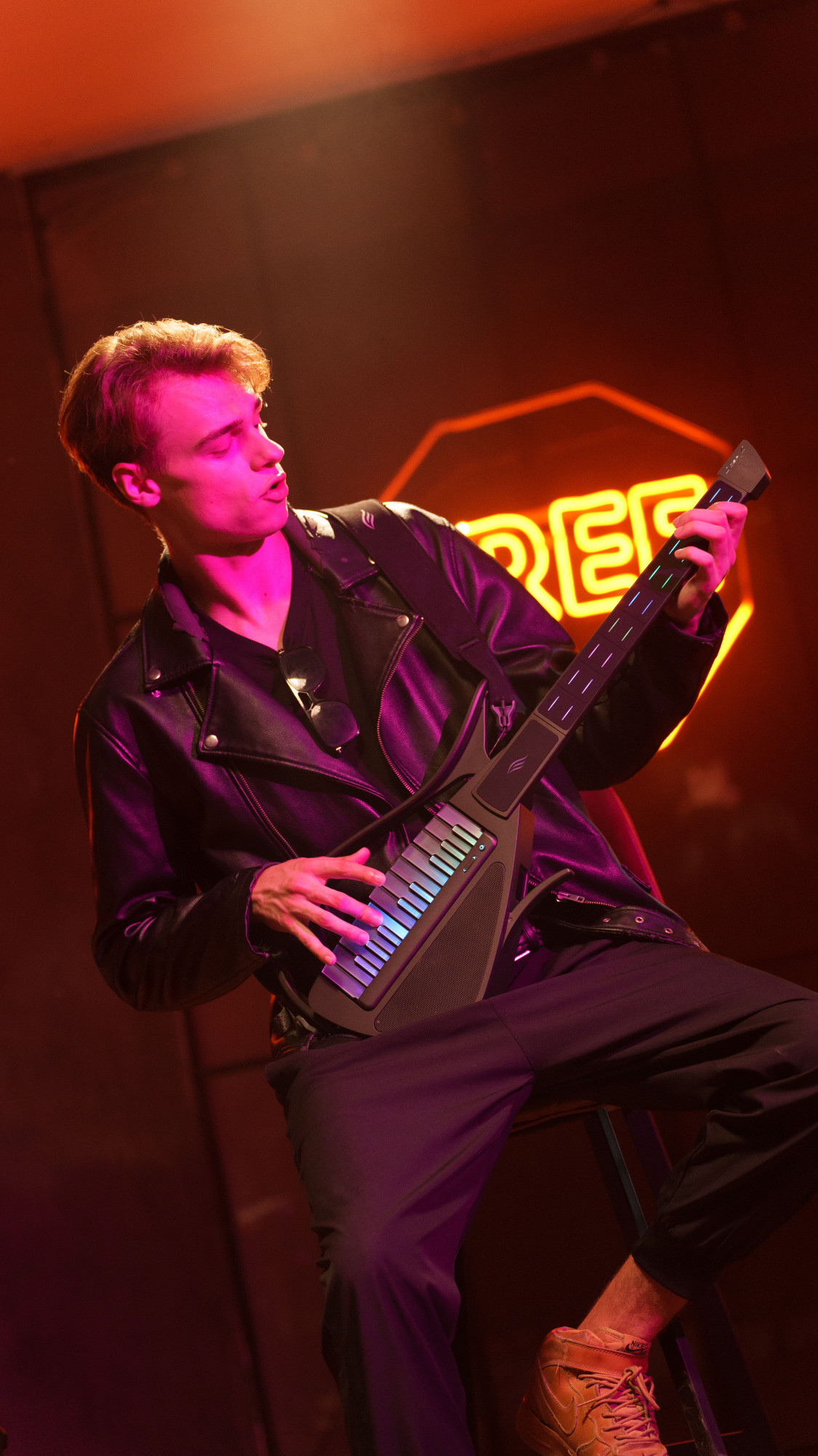 Enya CYBER-G Stringless Smart Guitar Foldable Travel Backing Guitar Built-in Drum Machine Bassline 20 instrument Sounds for One-Man Band App Interactive Chord Sheets For Adults TeensWhite