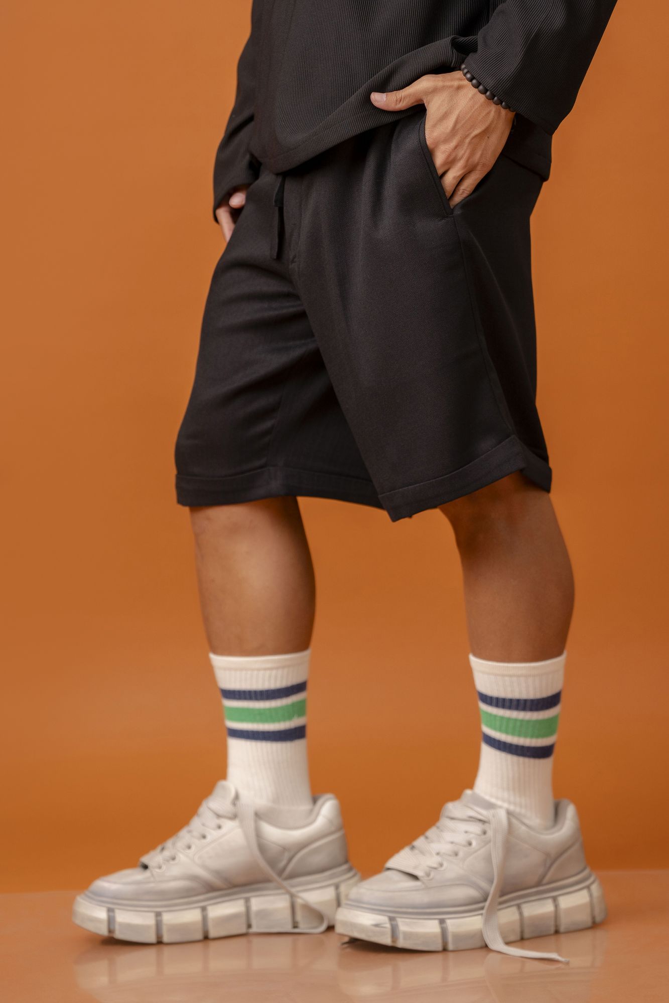 Malai Linen Shorts In Black